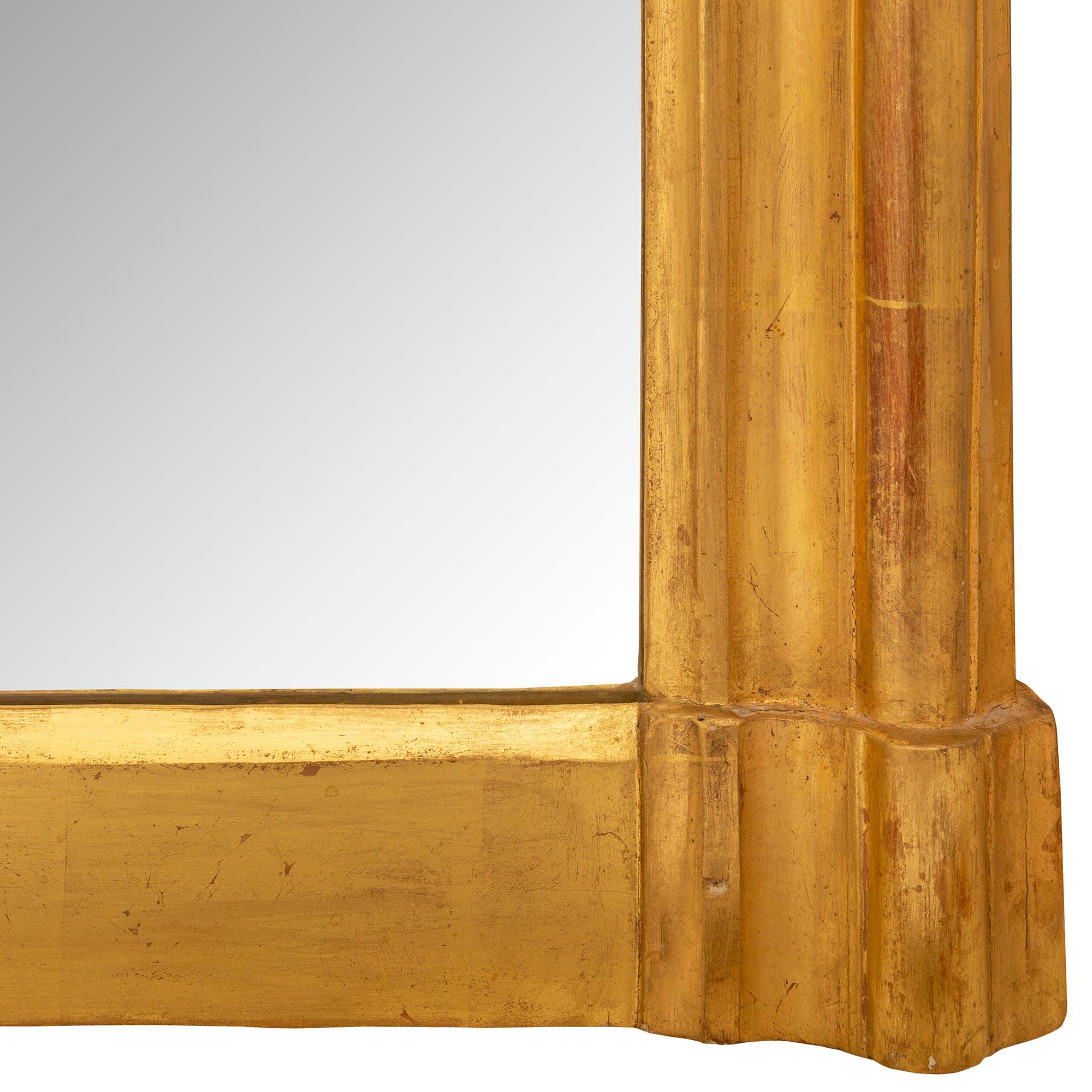 Coppia di specchi in legno dorato italiani del XIX secolo in stile Luigi XV in vendita 2