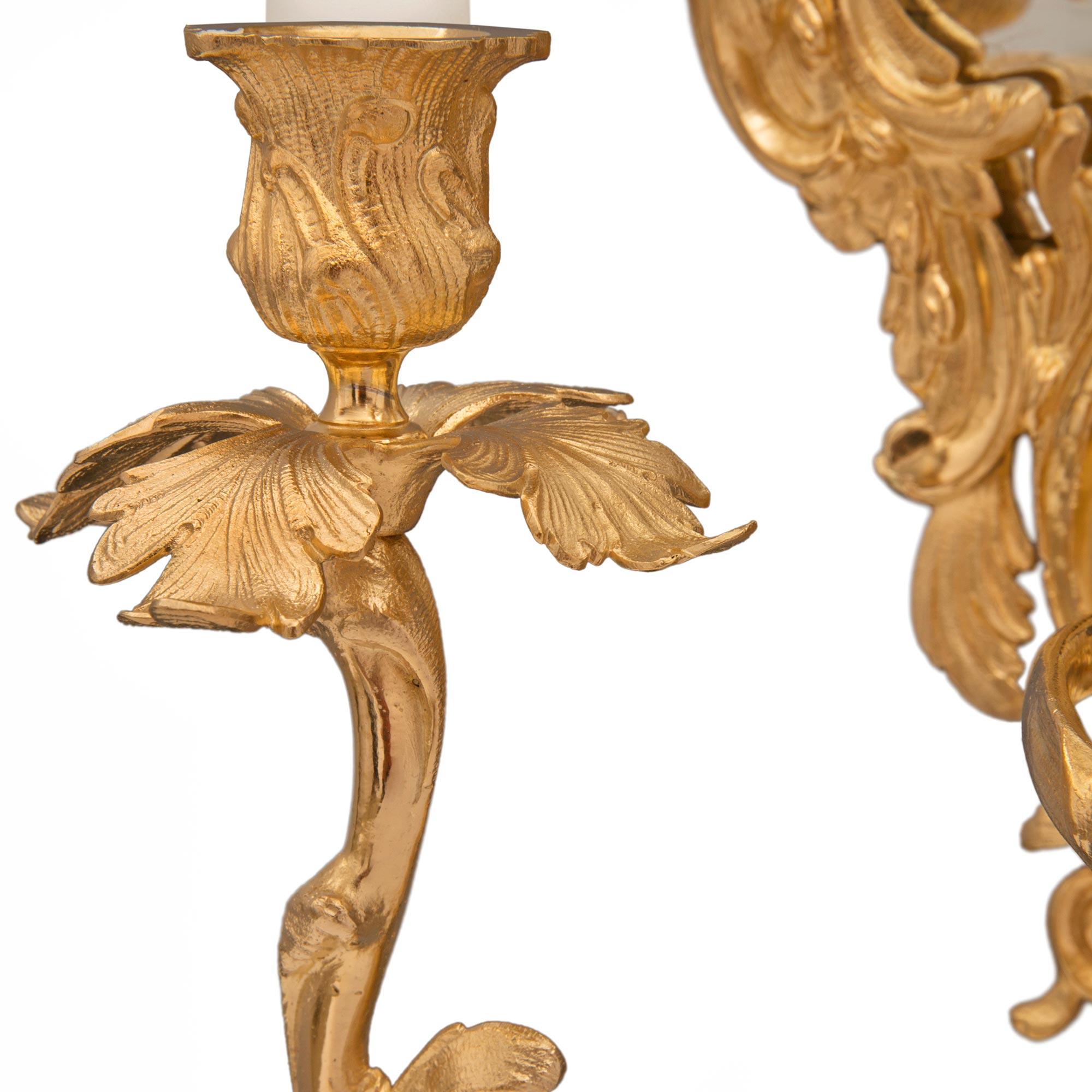 Pair of Italian 19th Century Louis XV Style Ormolu Mirrored Venetian Sconces For Sale 3