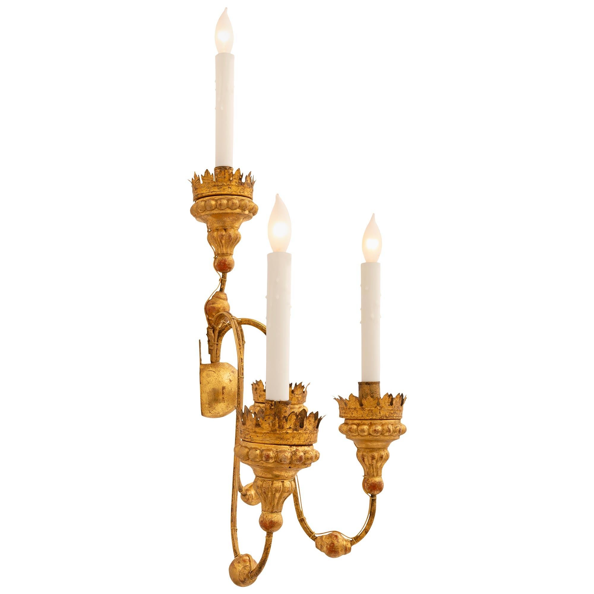Pair Of Italian 19th Century Louis XVI St. Gilt Metal And Giltwood Sconces For Sale 1