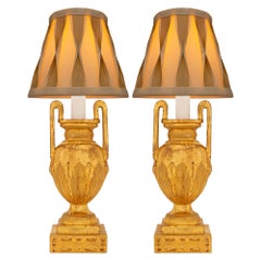 Paire de lampes italiennes du 19ème siècle en bois doré de style Louis XVI