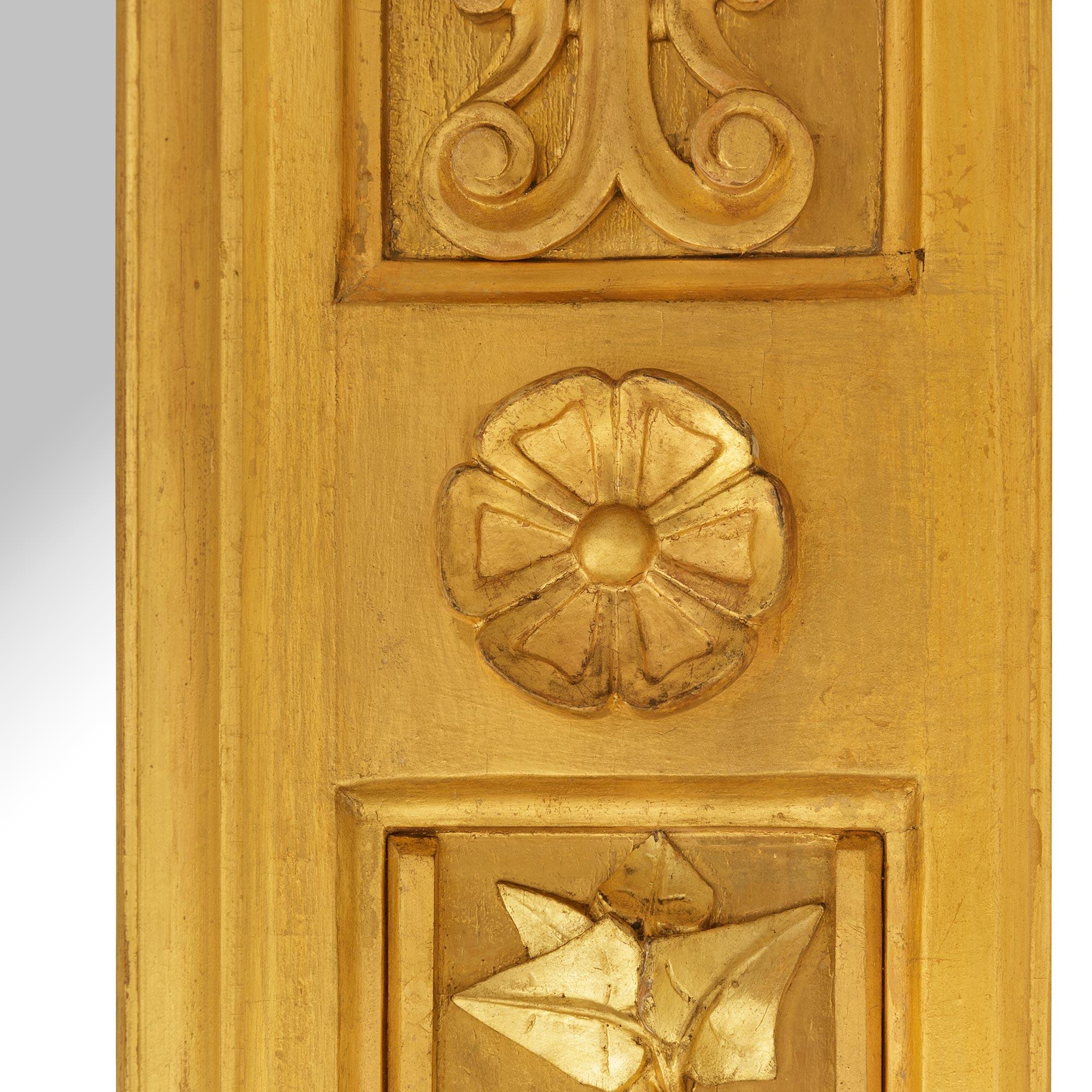 Paar italienische Spiegel aus Giltwood im Stil Louis XVI des 19. im Zustand „Gut“ im Angebot in West Palm Beach, FL