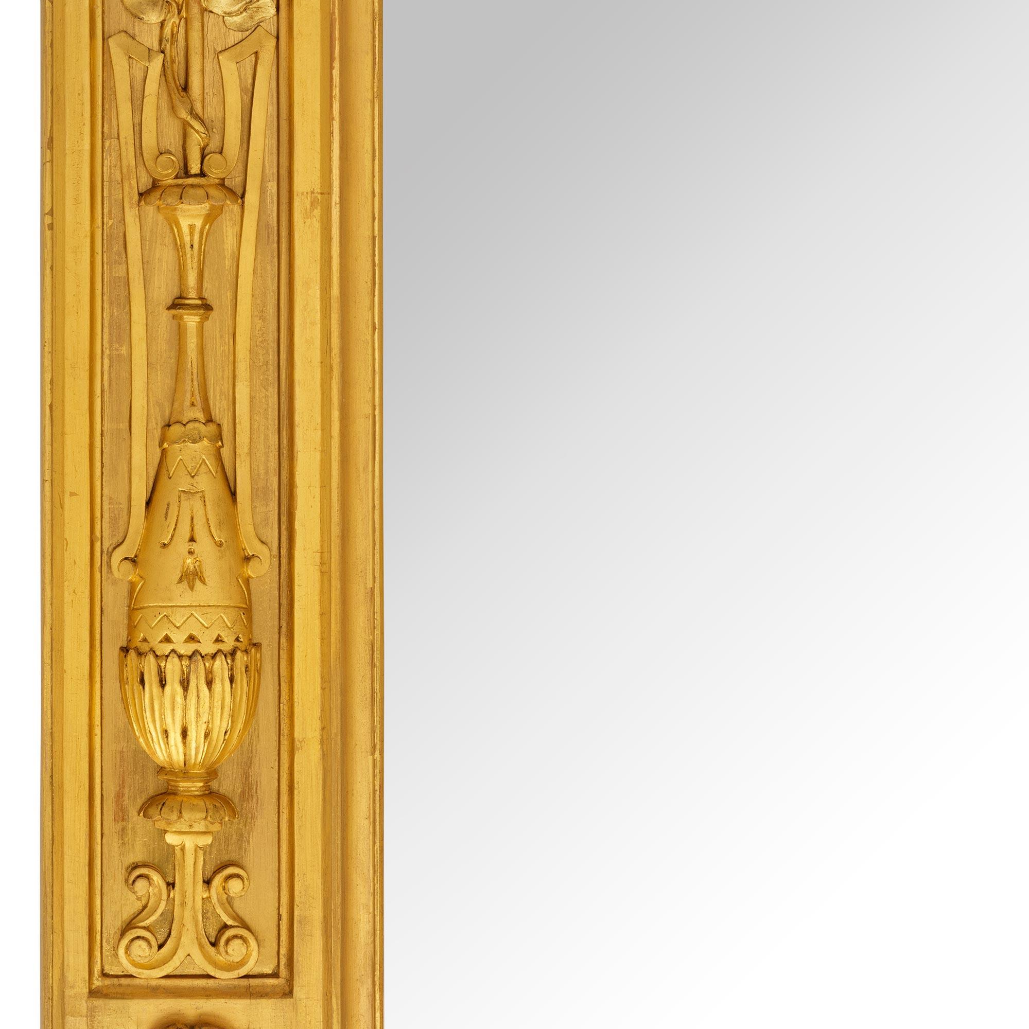 Paar italienische Spiegel aus Giltwood im Stil Louis XVI des 19. (19. Jahrhundert) im Angebot