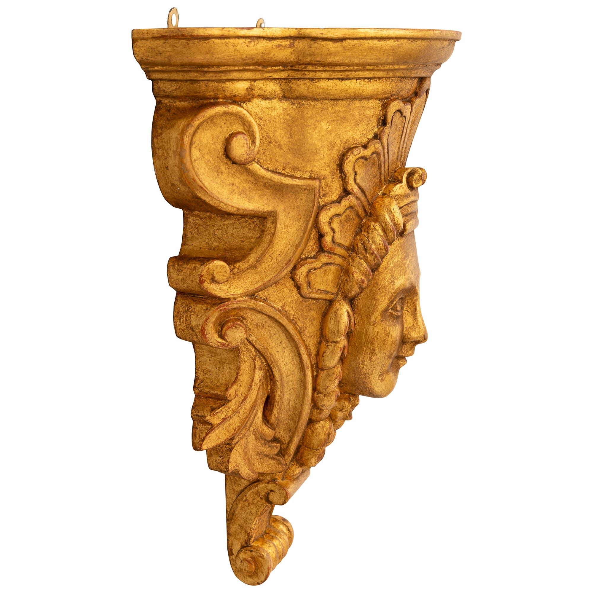 XIXe siècle Paire de supports muraux italiens Louis XVI du 19ème siècle en bois doré en vente