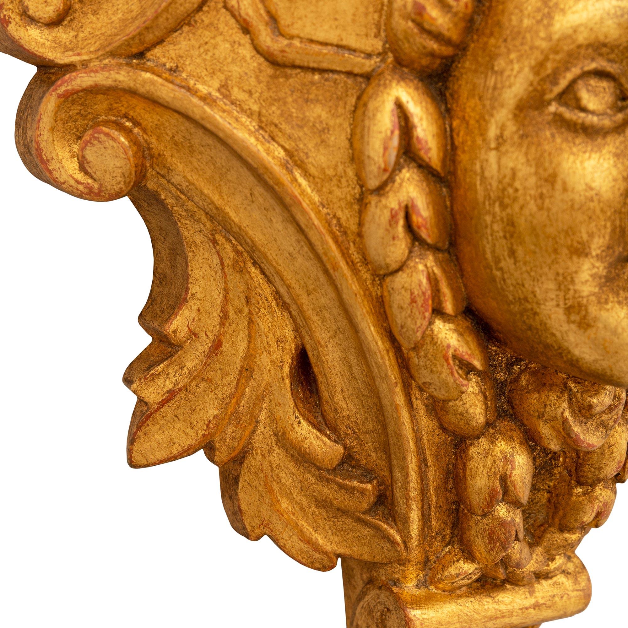 Paire de supports muraux italiens Louis XVI du 19ème siècle en bois doré en vente 3