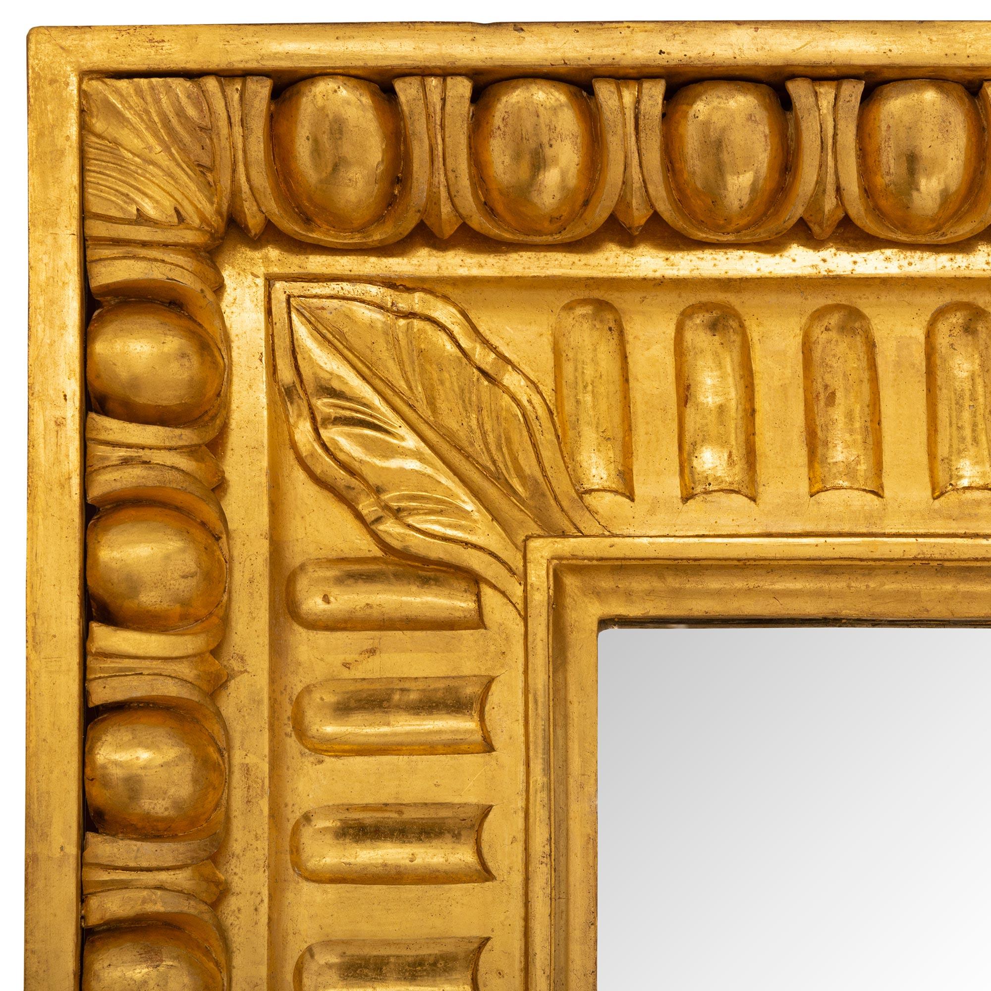Miroir Paire de miroirs rectangulaires en bois doré du 19ème siècle de style Louis XVI italien en vente