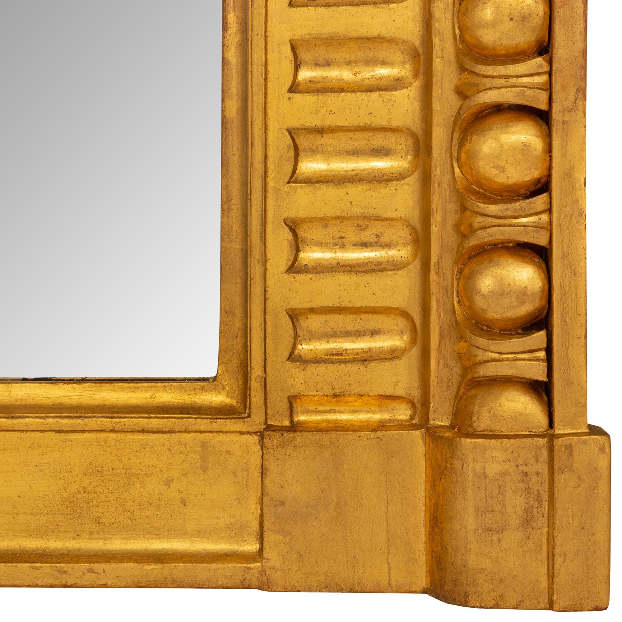 Paire de miroirs rectangulaires en bois doré du 19ème siècle de style Louis XVI italien en vente 2