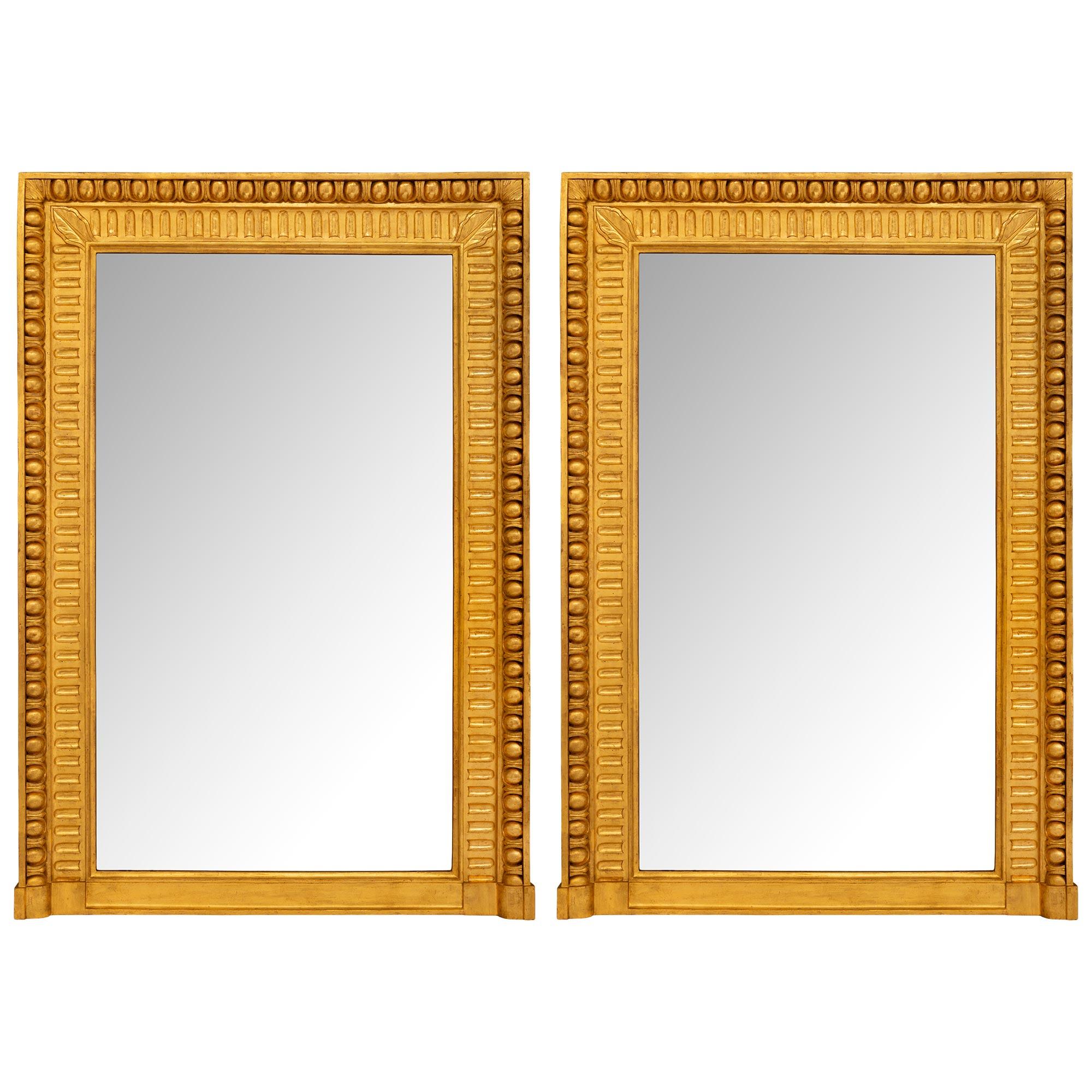 Paire de miroirs rectangulaires en bois doré du 19ème siècle de style Louis XVI italien