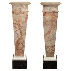 Paire de piédestaux en marbre de style Louis XVI du 19ème siècle en Italie
