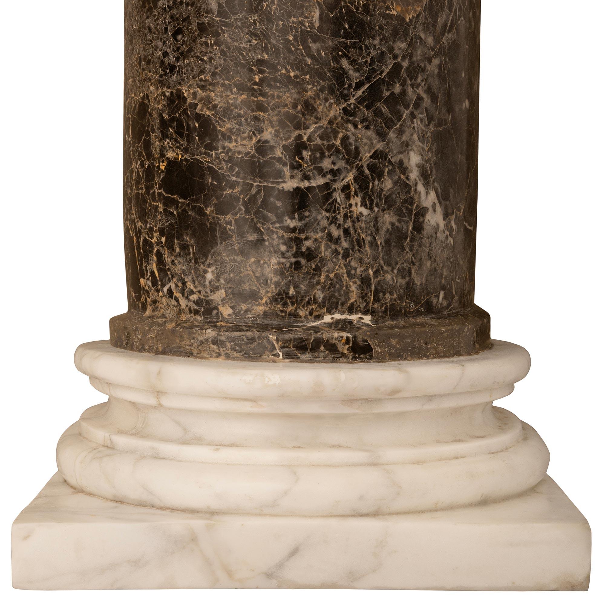 Paire de colonnes italiennes en marbre du 19ème siècle en vente 2