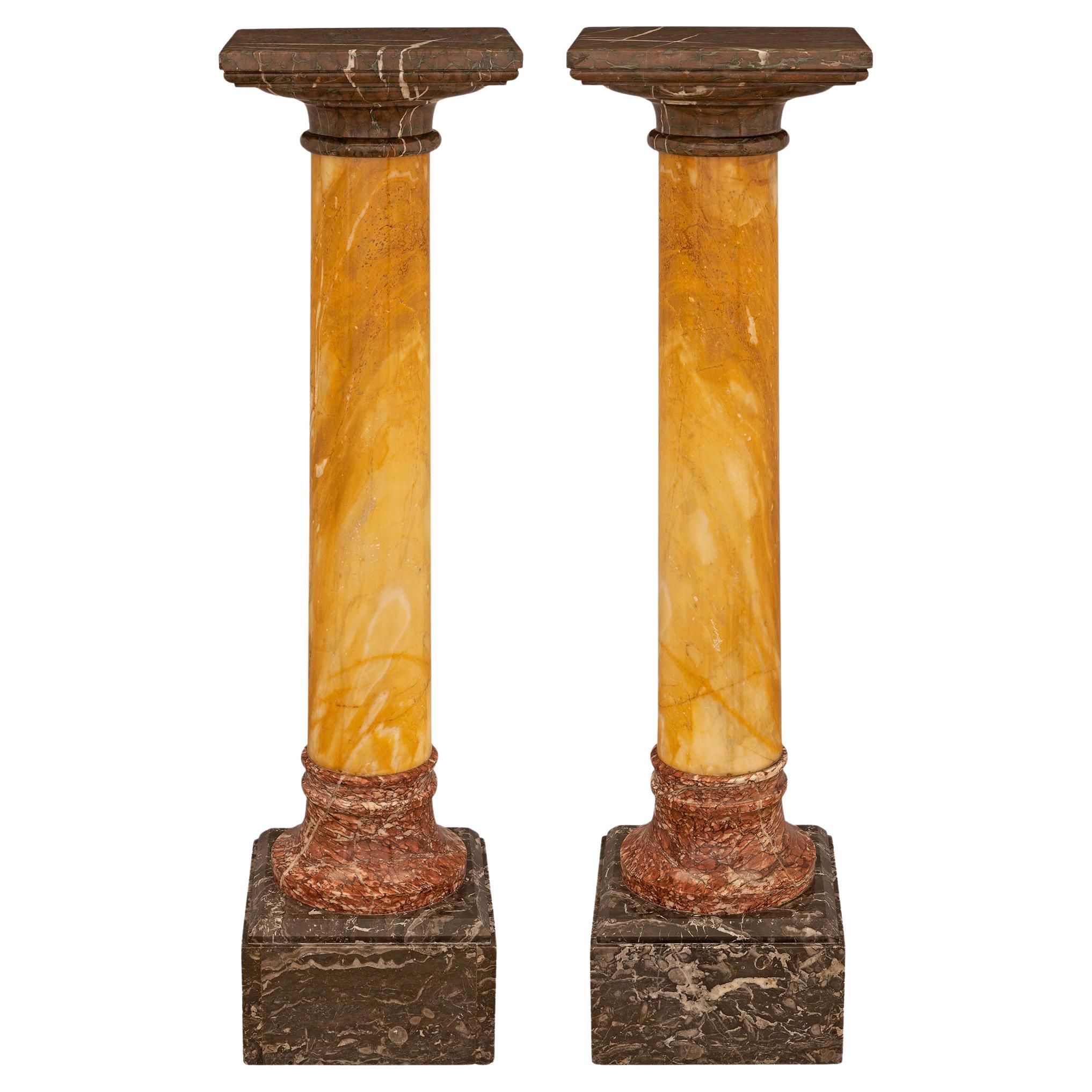 Paire de colonnes à piédestaux en marbre italien du 19ème siècle