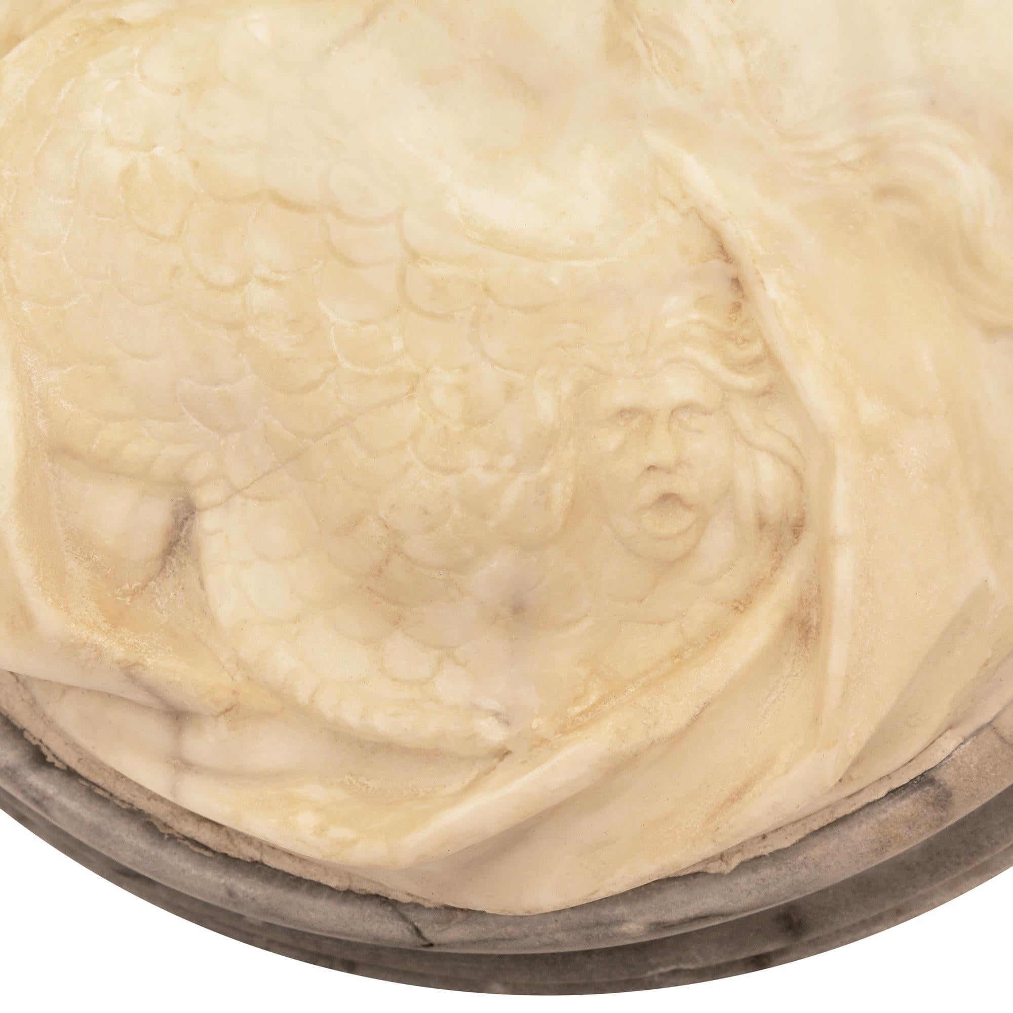 Coppia di targhe in marmo del XIX secolo: Marte e Minerva in vendita 5