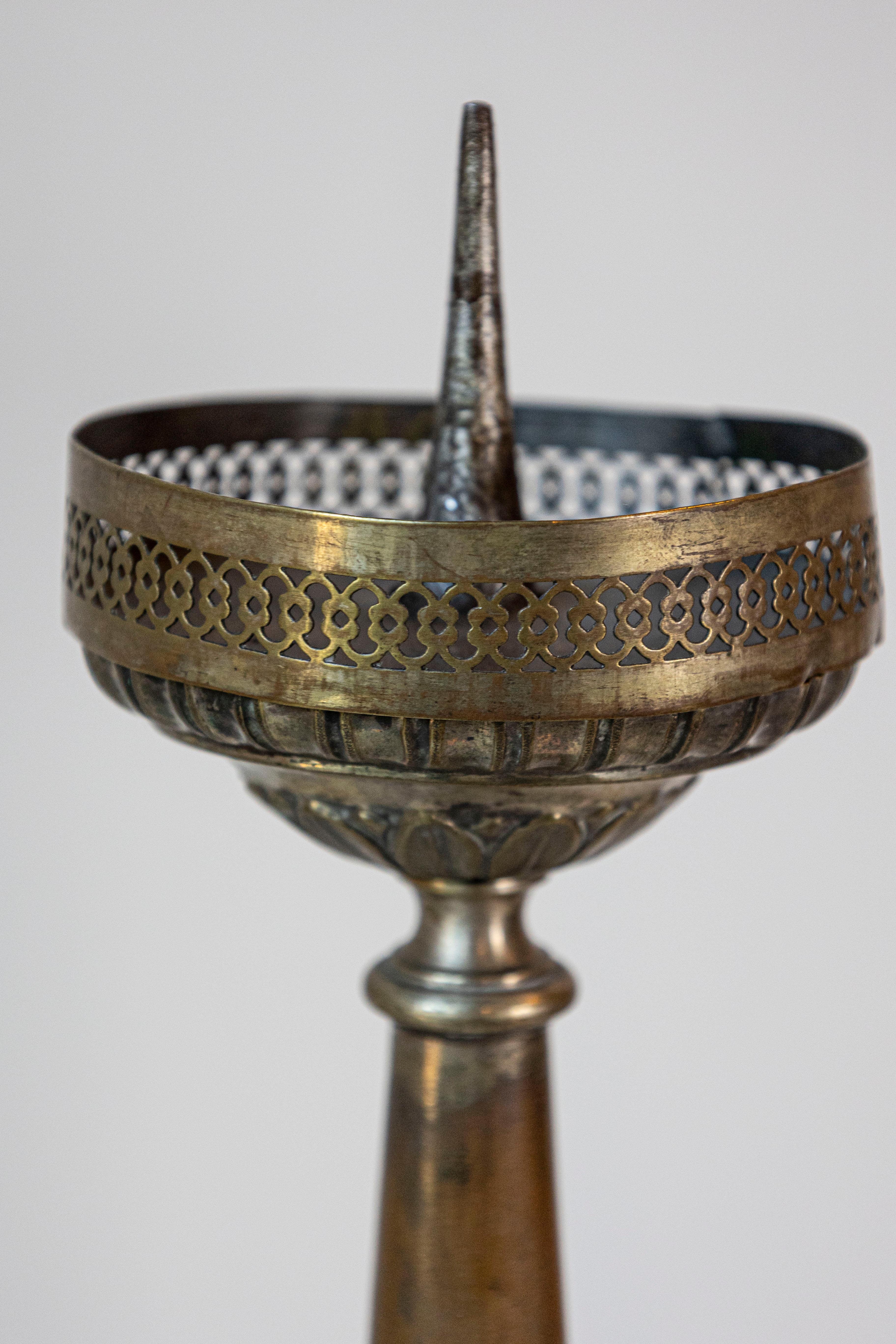 Pareja de Candeleros de Metal Italianos del Siglo XIX con Tonos Plateados y Dorados siglo XIX en venta