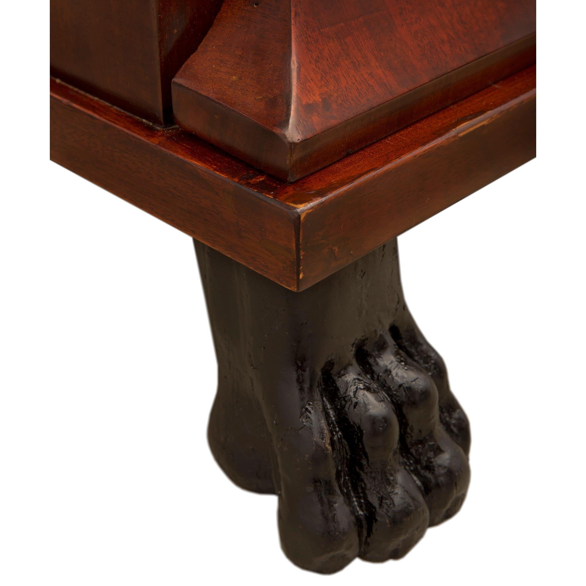 Paire de commodes italiennes néoclassiques du 19ème siècle de style néo-classique en vente 3