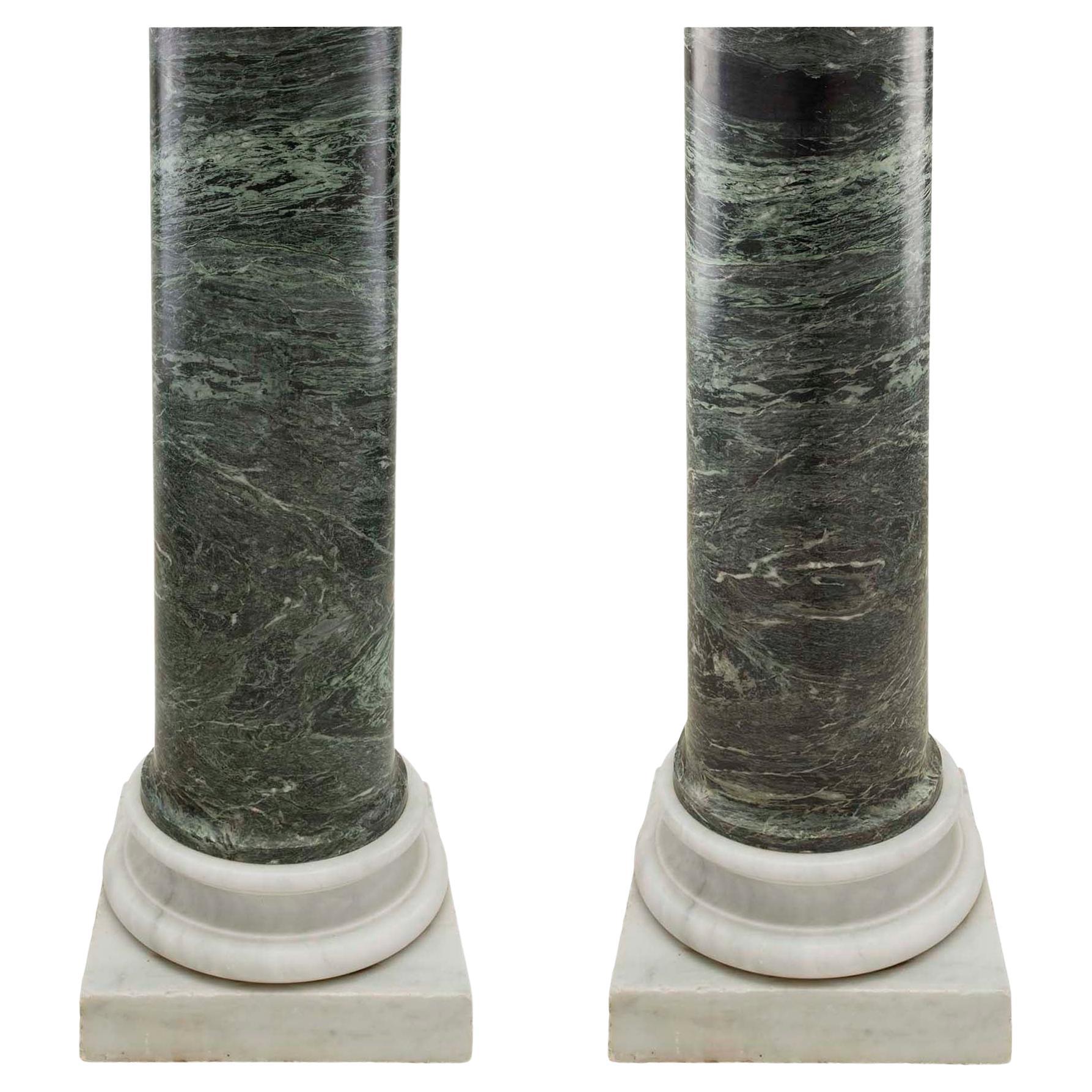 Paar italienische neoklassische Säulen aus grünem Marmor des 19. Jahrhunderts