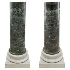 Coppia di colonne neoclassiche italiane del XIX secolo in marmo Greene & Greene