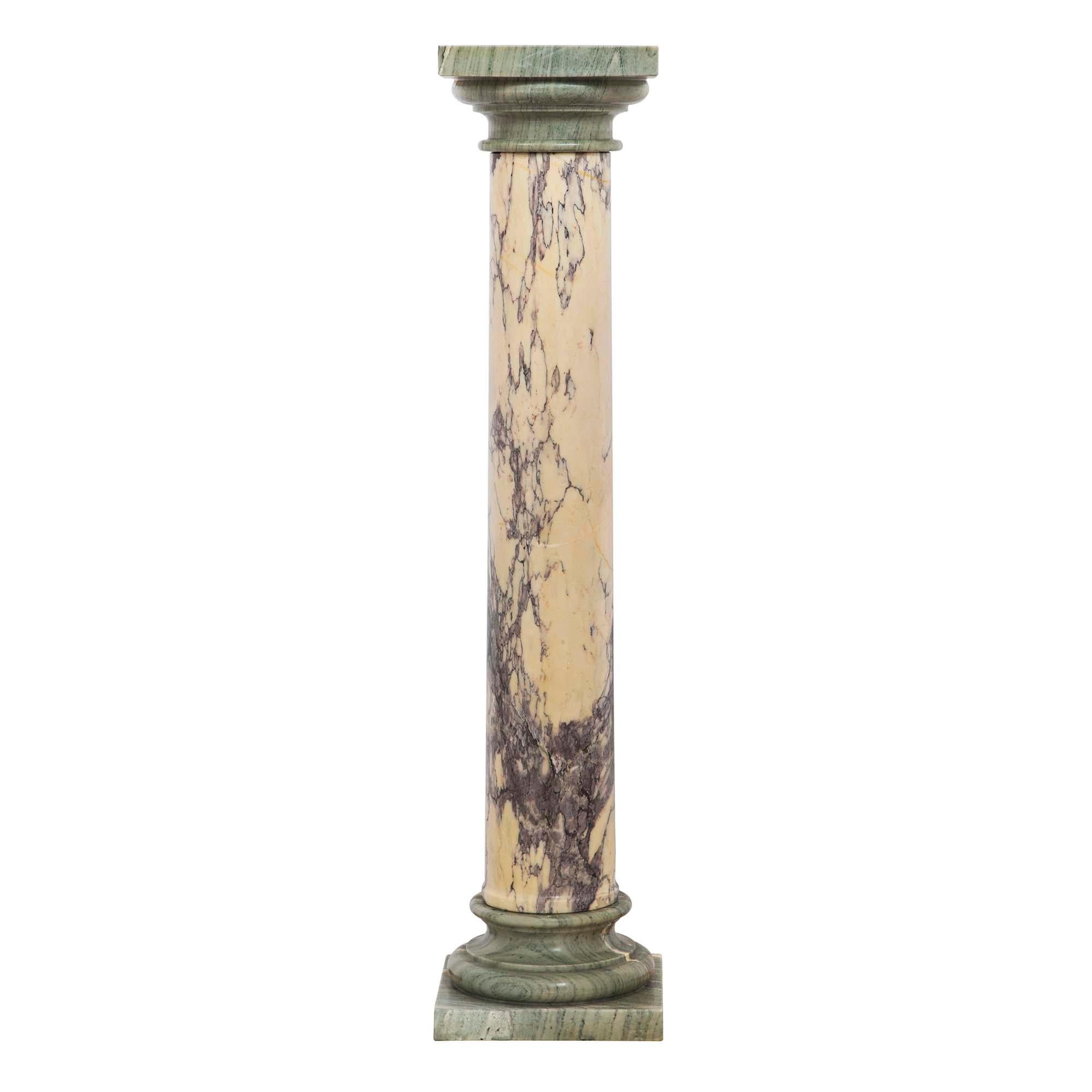 Néoclassique Paire de colonnes de piédestaux en marbre de style néo-classique italien du 19ème siècle en vente