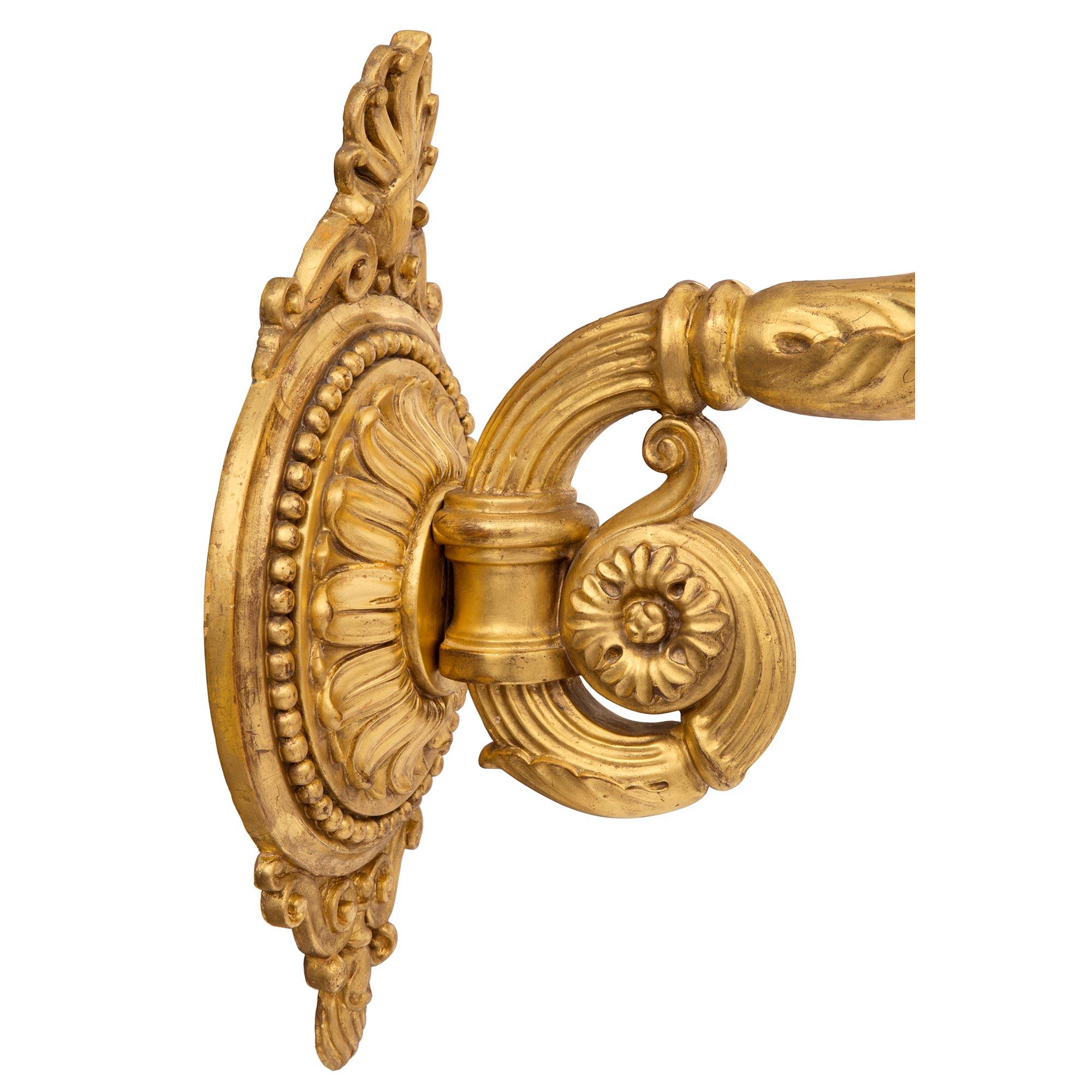 Pair of Italian 19th Century Neoclassical Style Giltwood and Glass Sconces For Sale 1