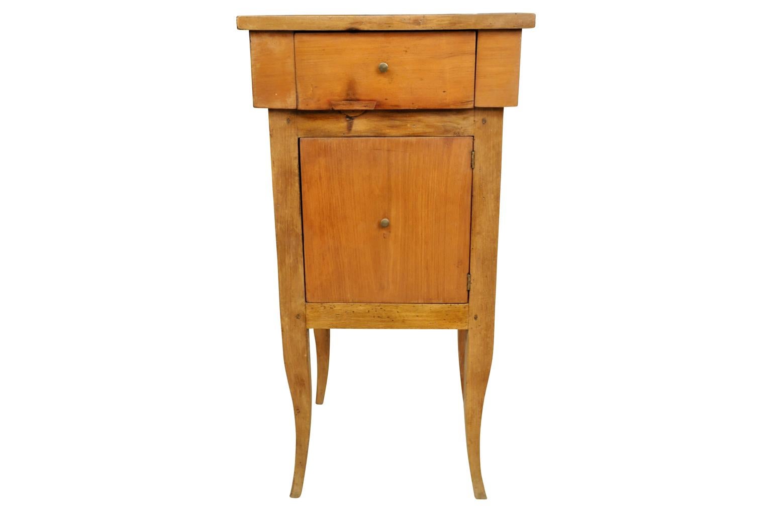 Pair of Italian 19th Century Nightstands or Side Cabinets 4