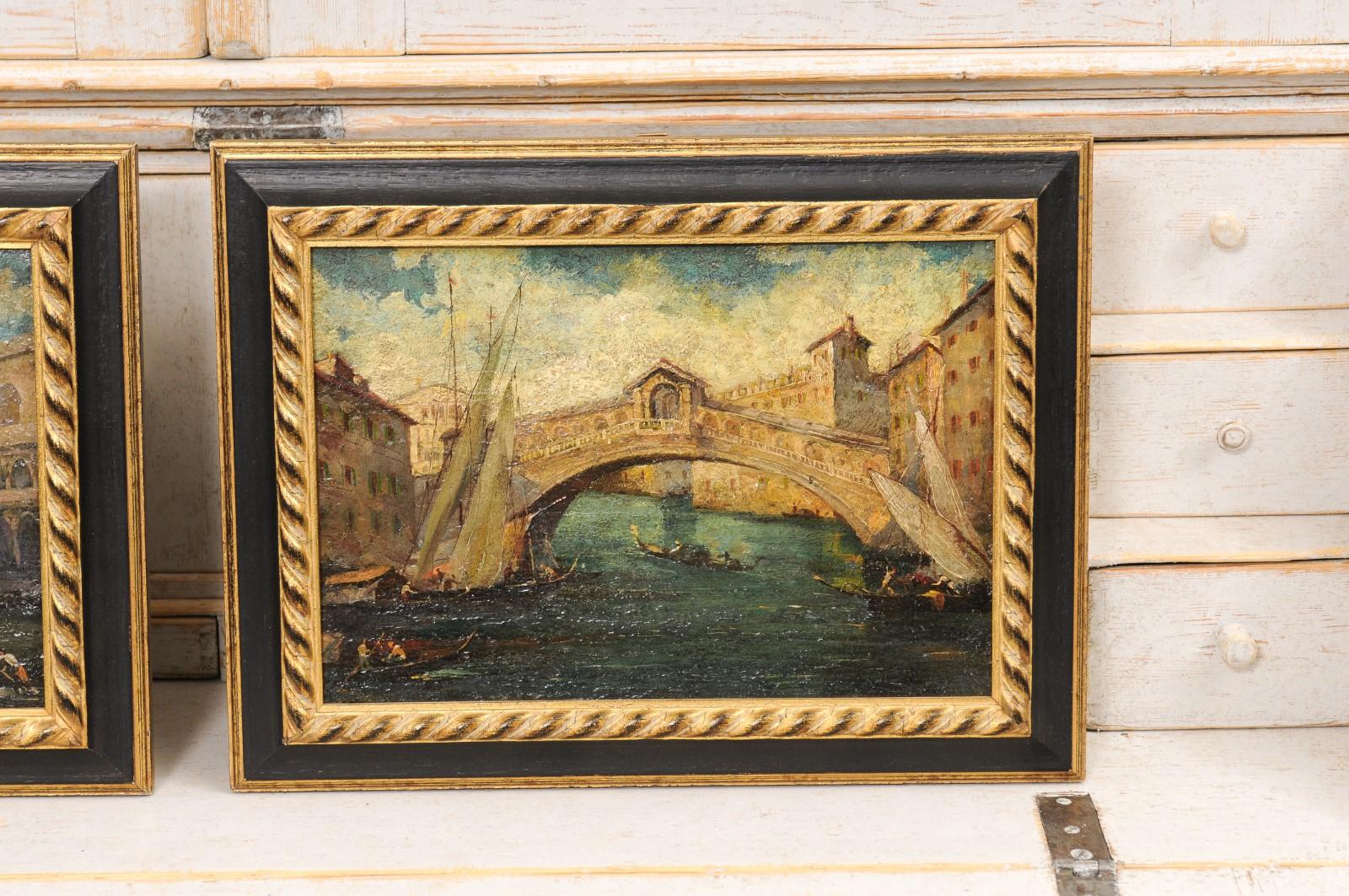 Paire de peintures italiennes du 19ème siècle représentant Venise dans des cadres noirs et or Bon état - En vente à Atlanta, GA