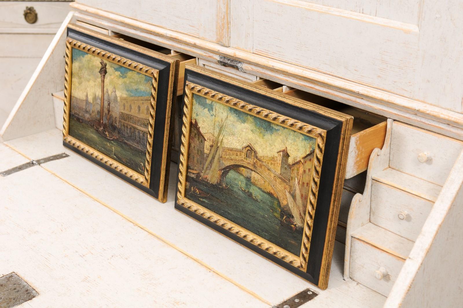 Bois Paire de peintures italiennes du 19ème siècle représentant Venise dans des cadres noirs et or en vente