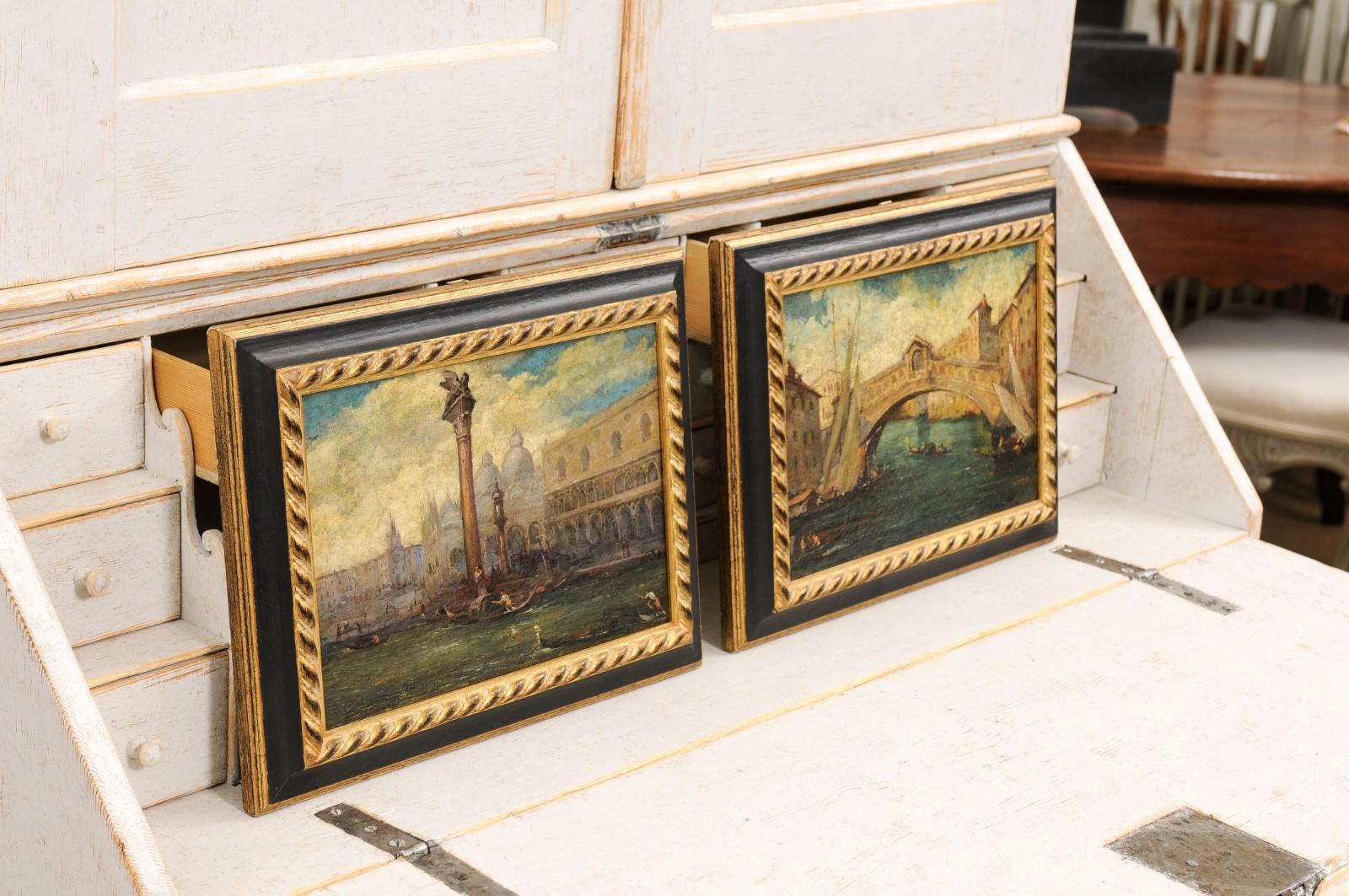 Coppia di quadri italiani del XIX secolo raffiguranti Venezia in cornici nere e dorate In condizioni buone a Atlanta, GA