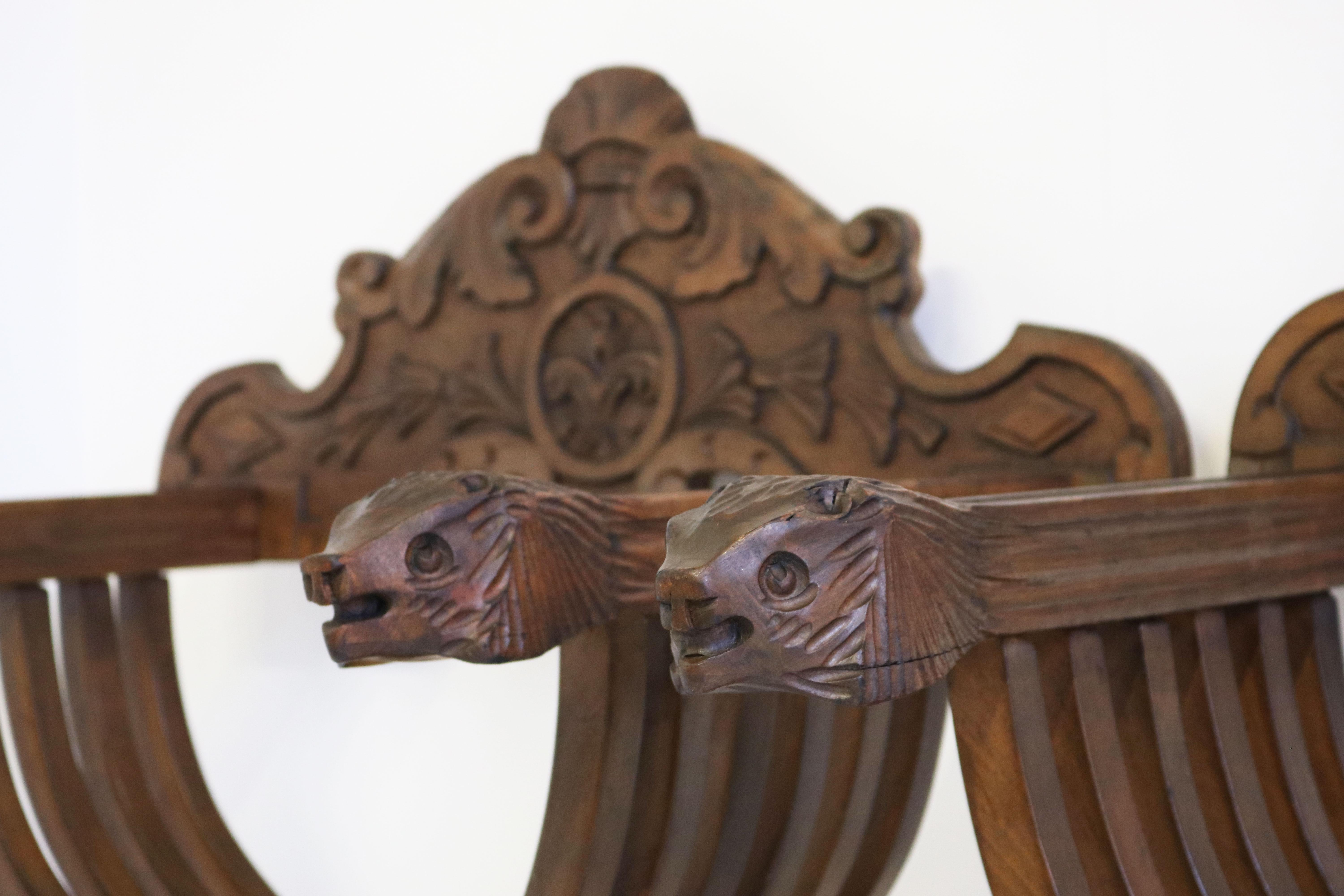 Impressive & fully original pair of Florentine Renaissance Savonarola chairs in carved birch.
Armrests ending with two amazing hand-carved lion heads. The lion heads where used to display the power/might of the one who used the chair. The backrest