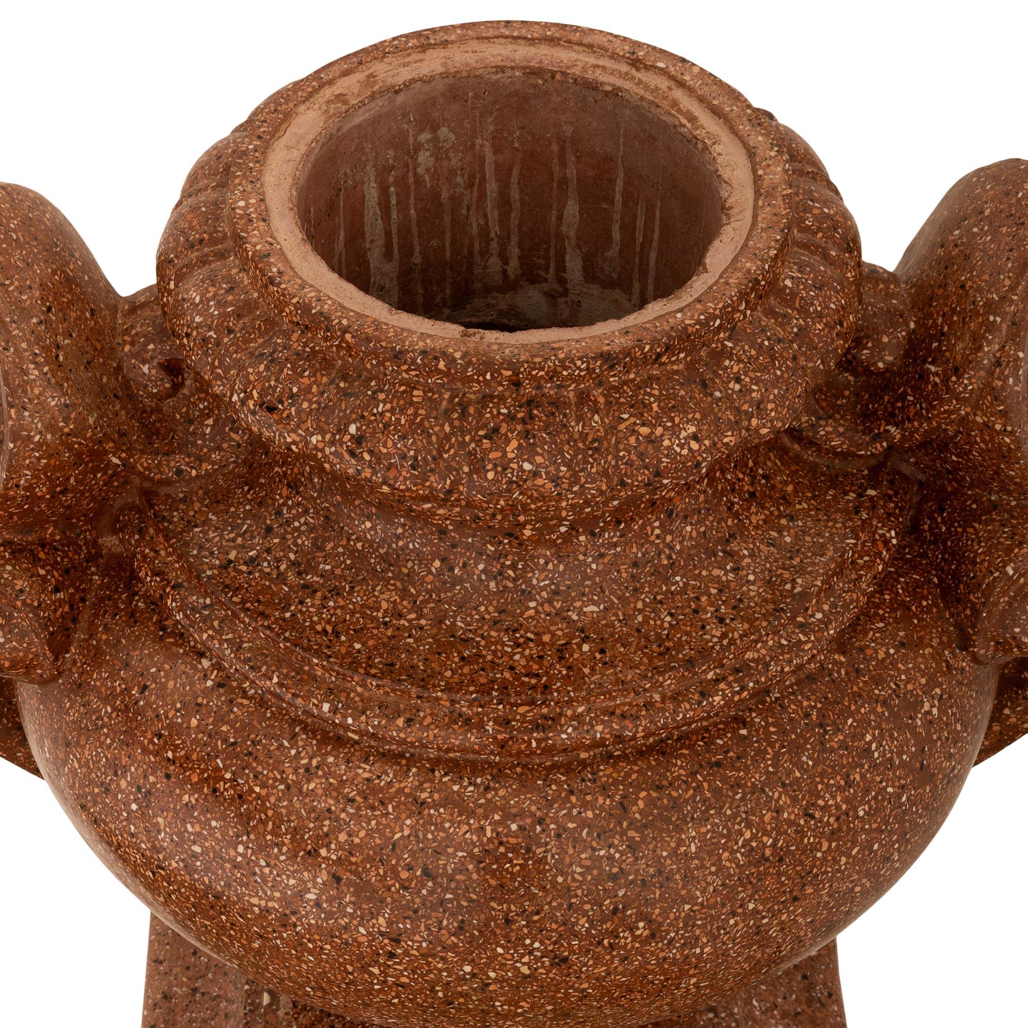 coppia di urne e piedistalli in terracotta Rosa del XIX secolo in vendita 6