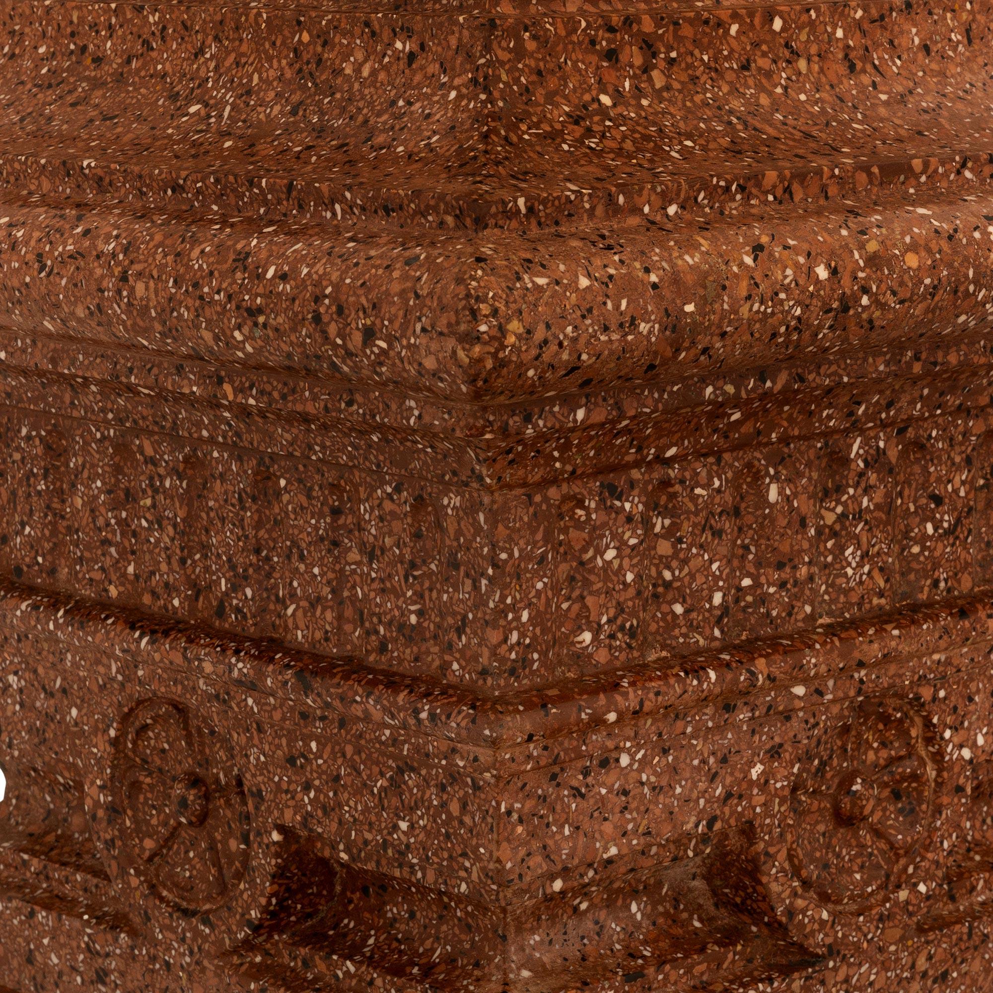 coppia di urne e piedistalli in terracotta Rosa del XIX secolo in vendita 3