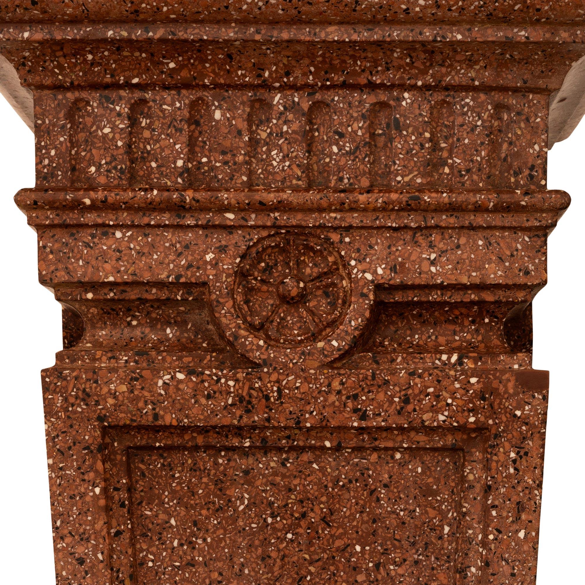 coppia di urne e piedistalli in terracotta Rosa del XIX secolo in vendita 4