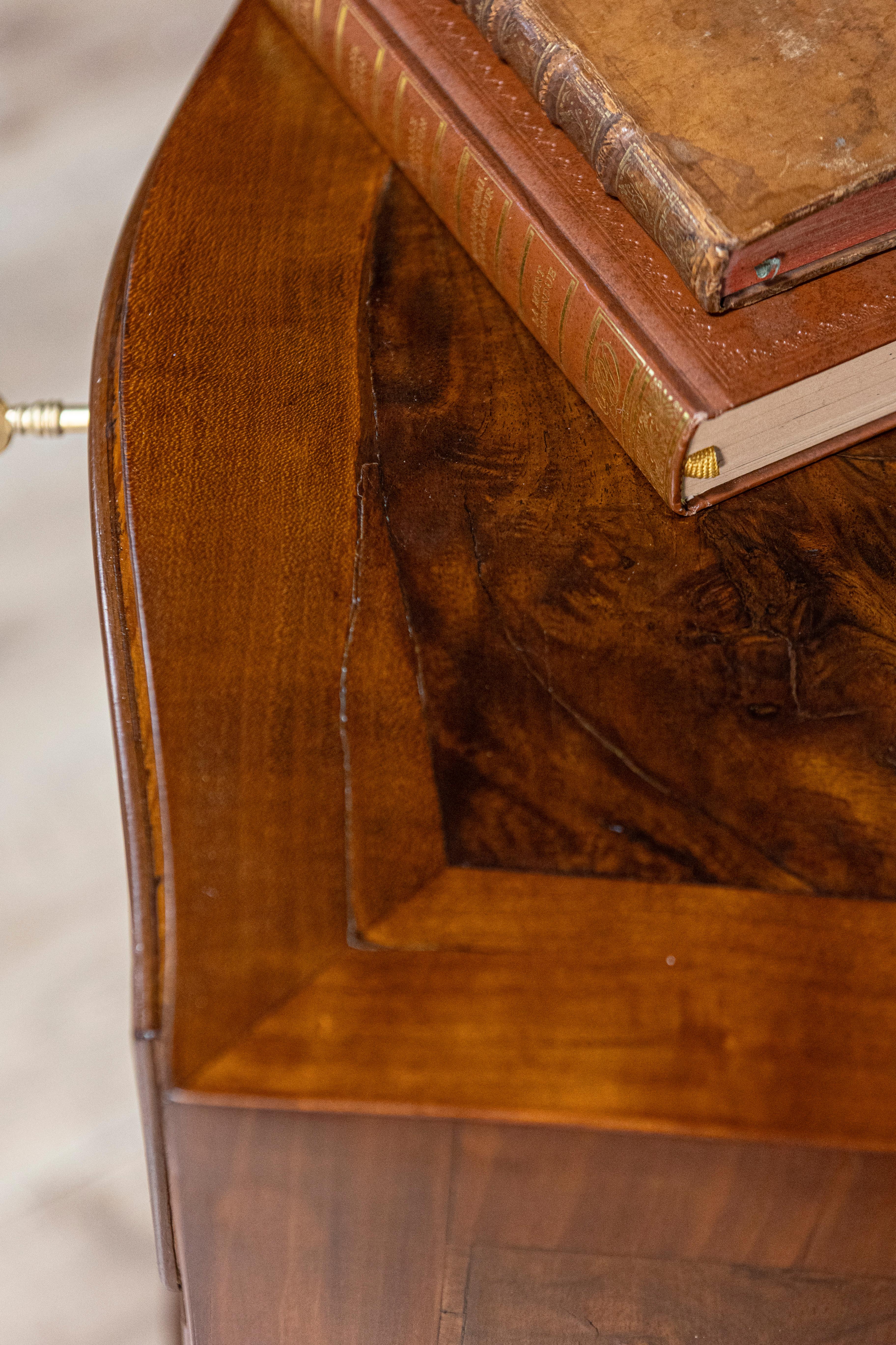 Pair of Italian 19th Century Serpentine Front Bedside Tables with Burled Walnut For Sale 7