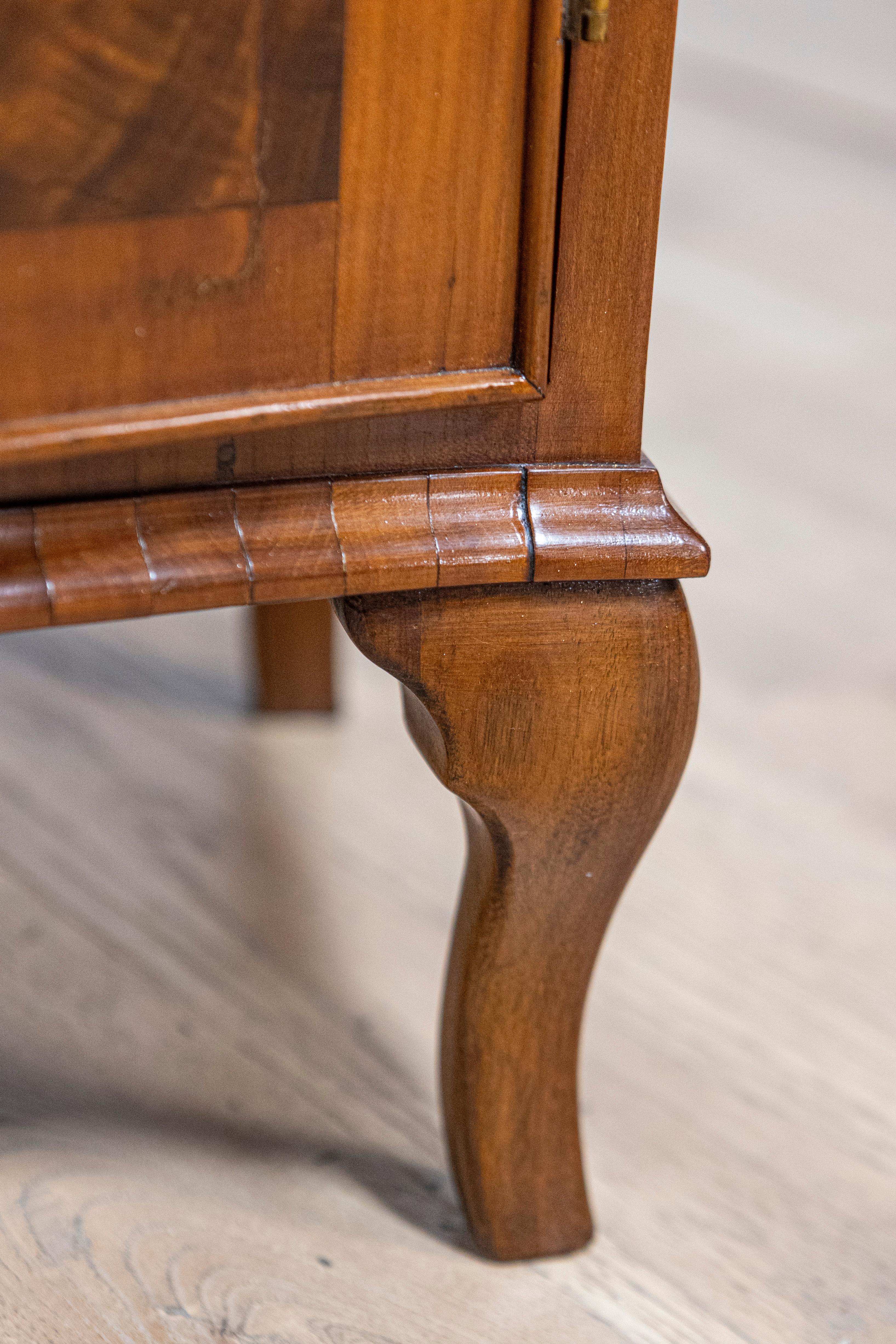 Pair of Italian 19th Century Serpentine Front Bedside Tables with Burled Walnut For Sale 9