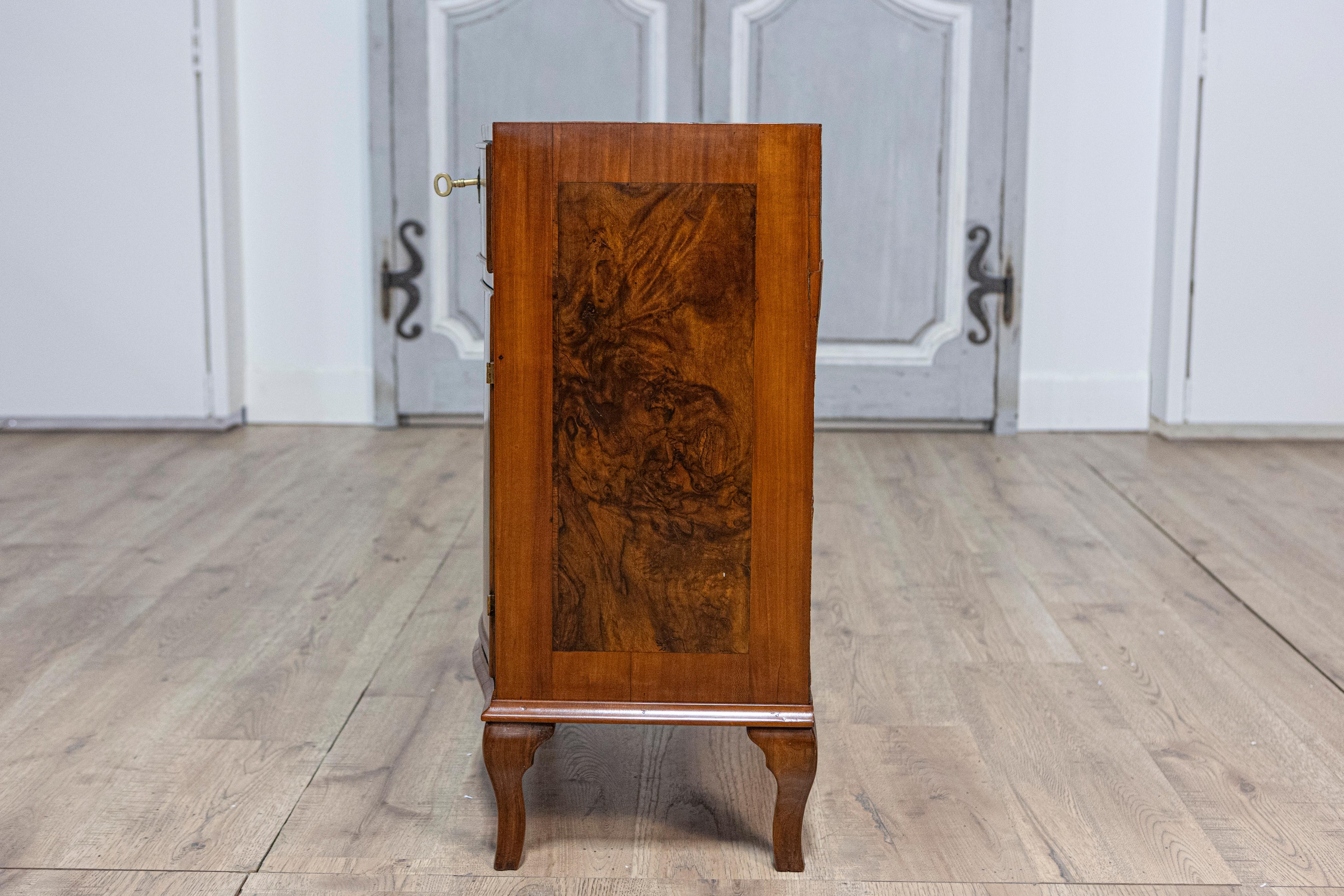 Pair of Italian 19th Century Serpentine Front Bedside Tables with Burled Walnut For Sale 3