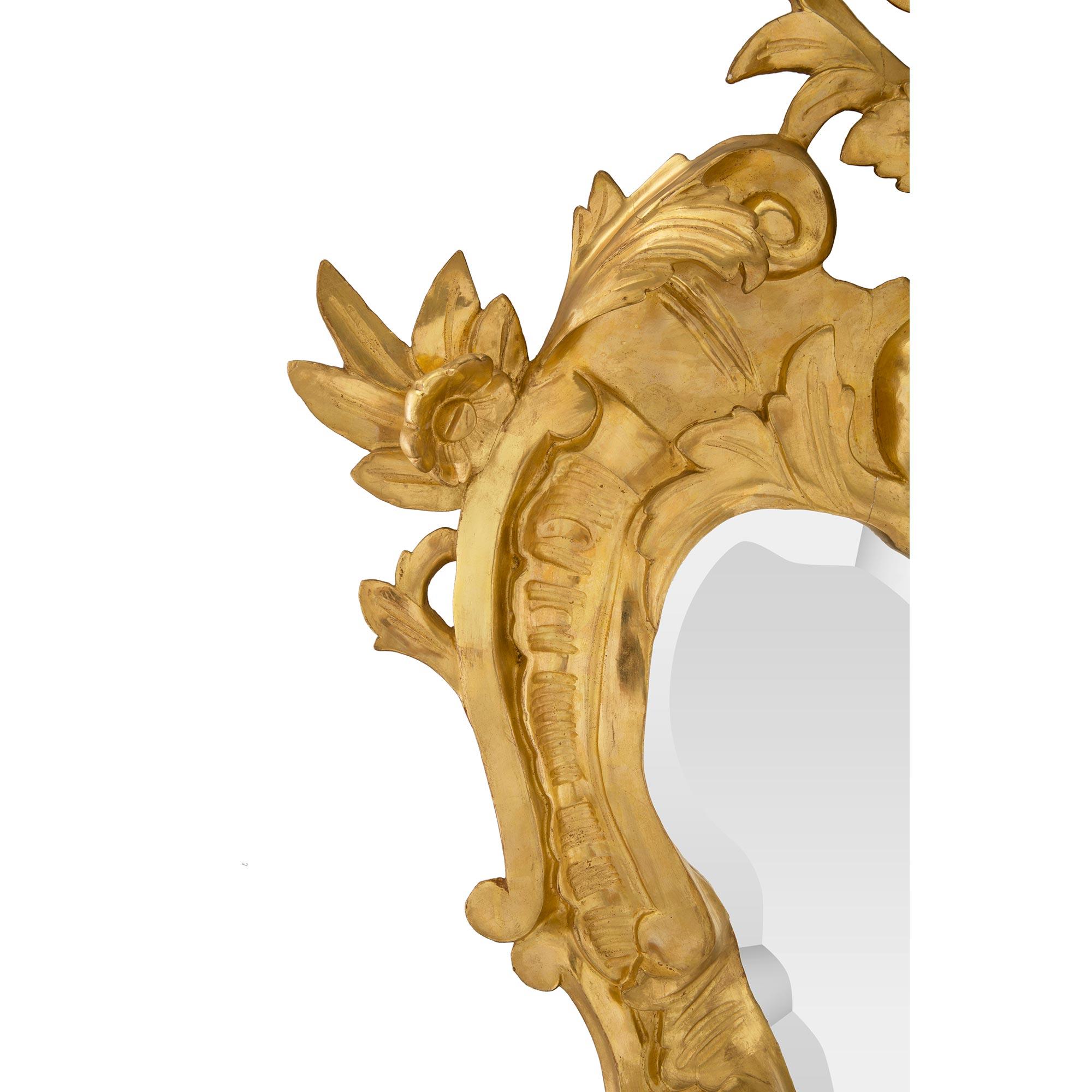 Miroir Paire de miroirs italiens en bois doré vénitien du 19ème siècle en vente