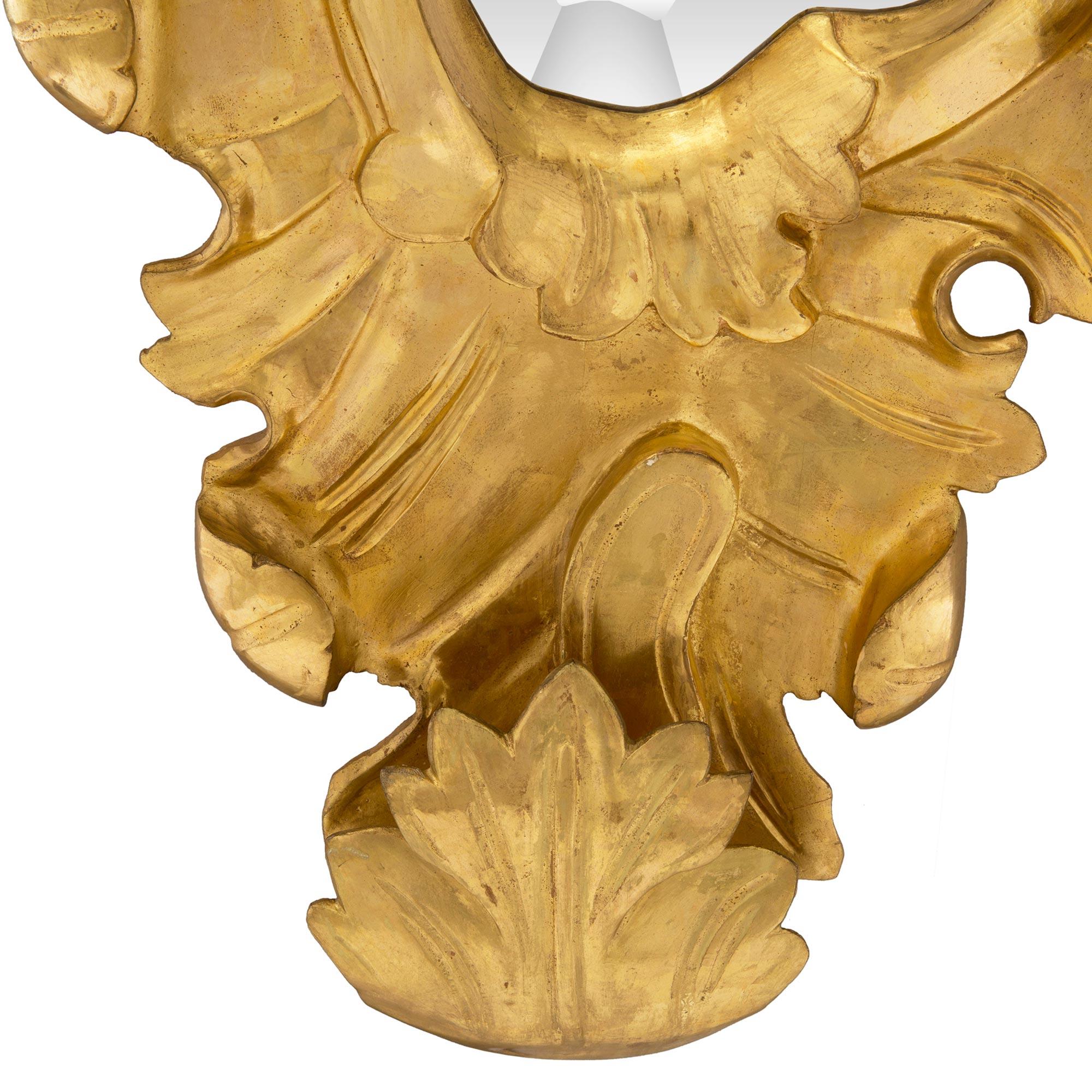 Coppia di specchi in legno dorato veneziano del XIX secolo In condizioni buone in vendita a West Palm Beach, FL