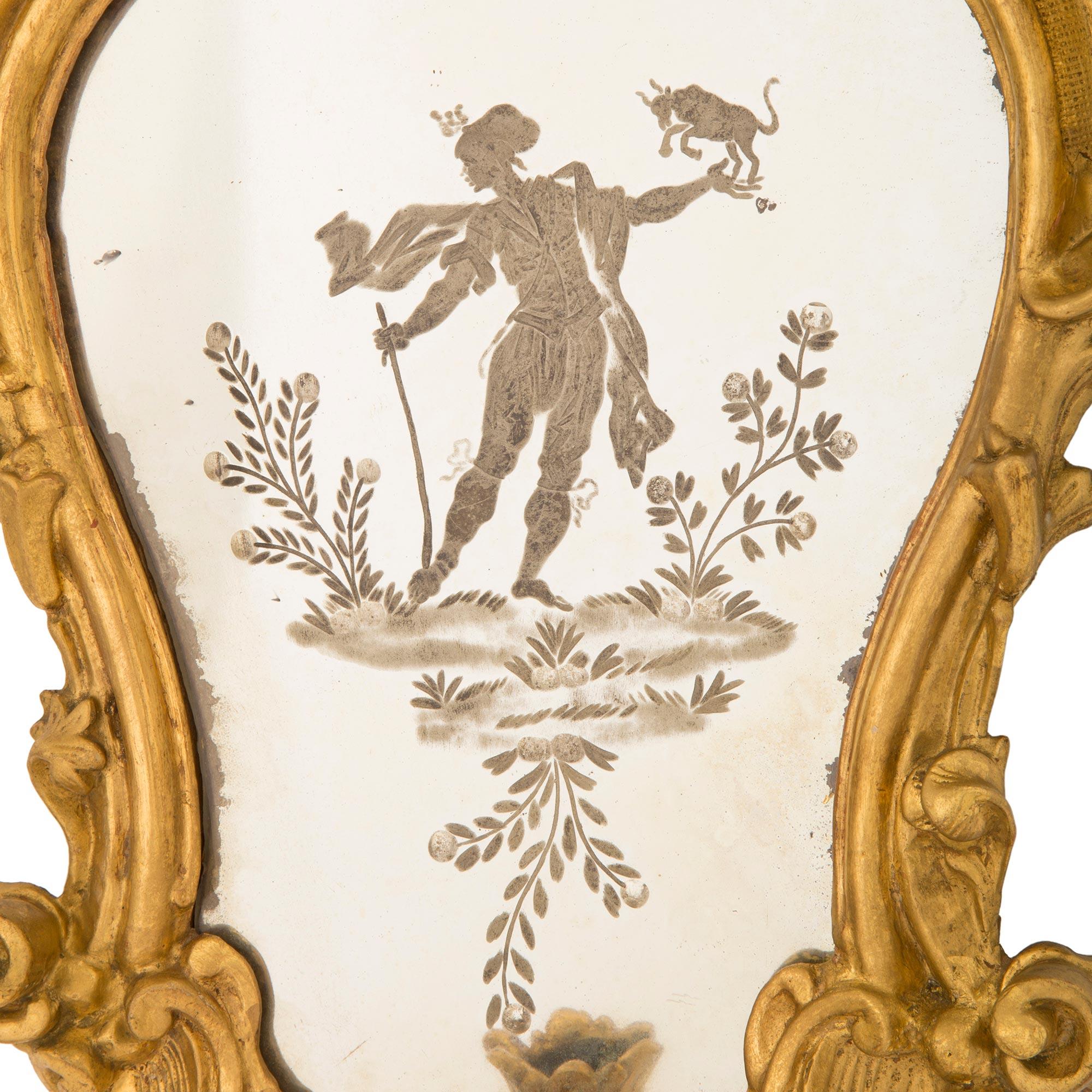 Paire d'appliques italiennes du 19ème siècle en bois doré et miroir gravé de style vénitien Bon état - En vente à West Palm Beach, FL