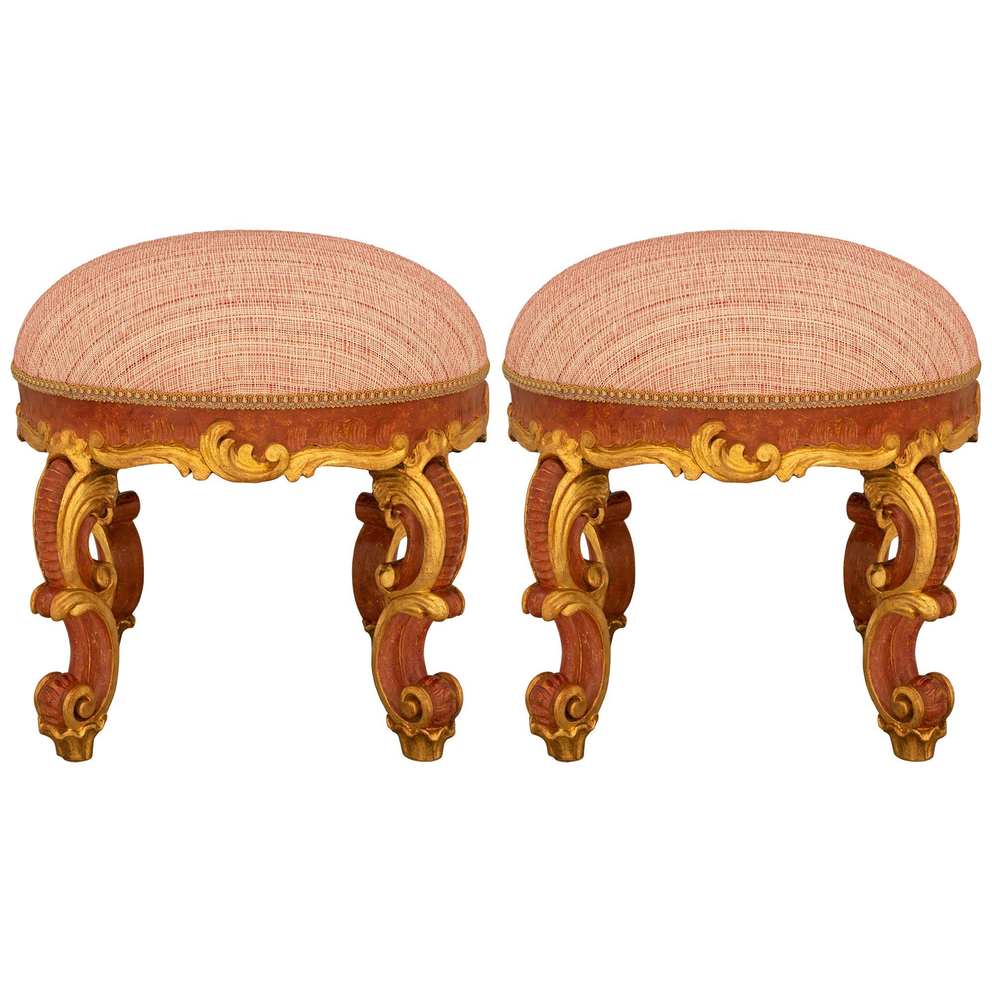Paire de tabourets vénitiens en bois doré et polychrome du 19ème siècle en vente 2