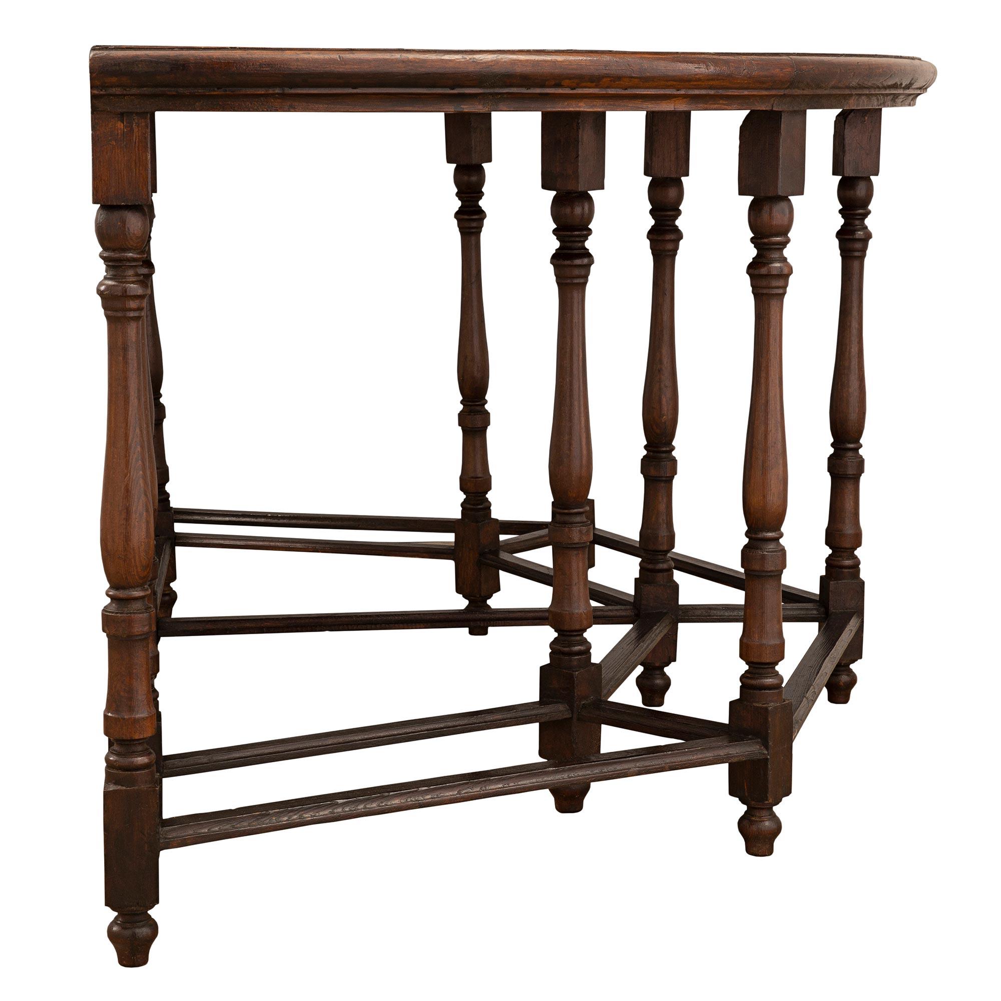 Onyx Paire de consoles/tables d'appoint italiennes du 19ème siècle en noyer et Pietra Dura en vente