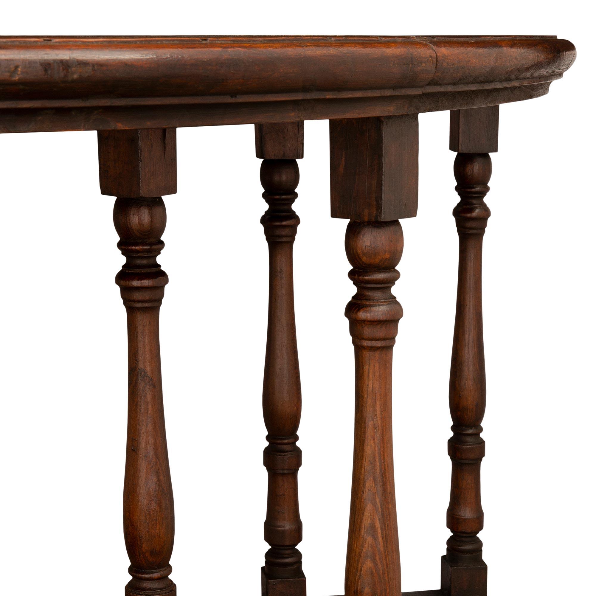 Paire de consoles/tables d'appoint italiennes du 19ème siècle en noyer et Pietra Dura en vente 1