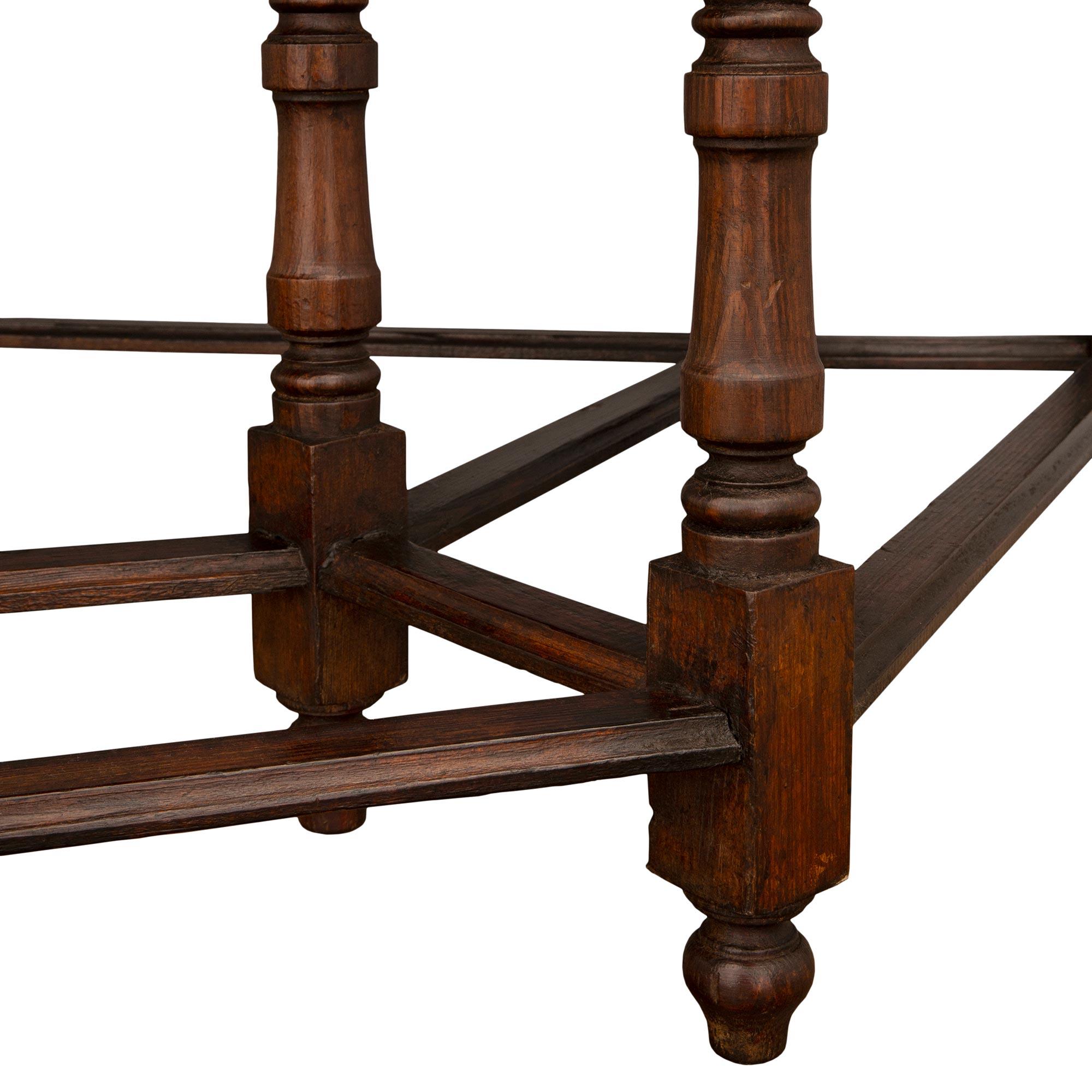 Paire de consoles/tables d'appoint italiennes du 19ème siècle en noyer et Pietra Dura en vente 2