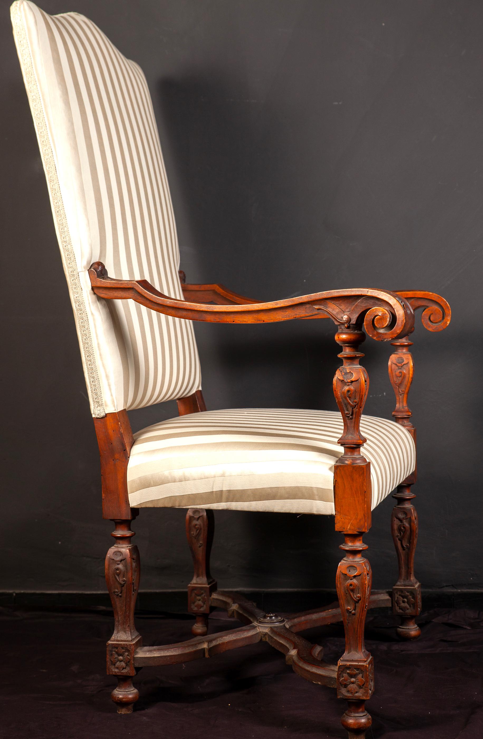 Pair of Italian 19th Century Walnut Carved Armchairs For Sale 1