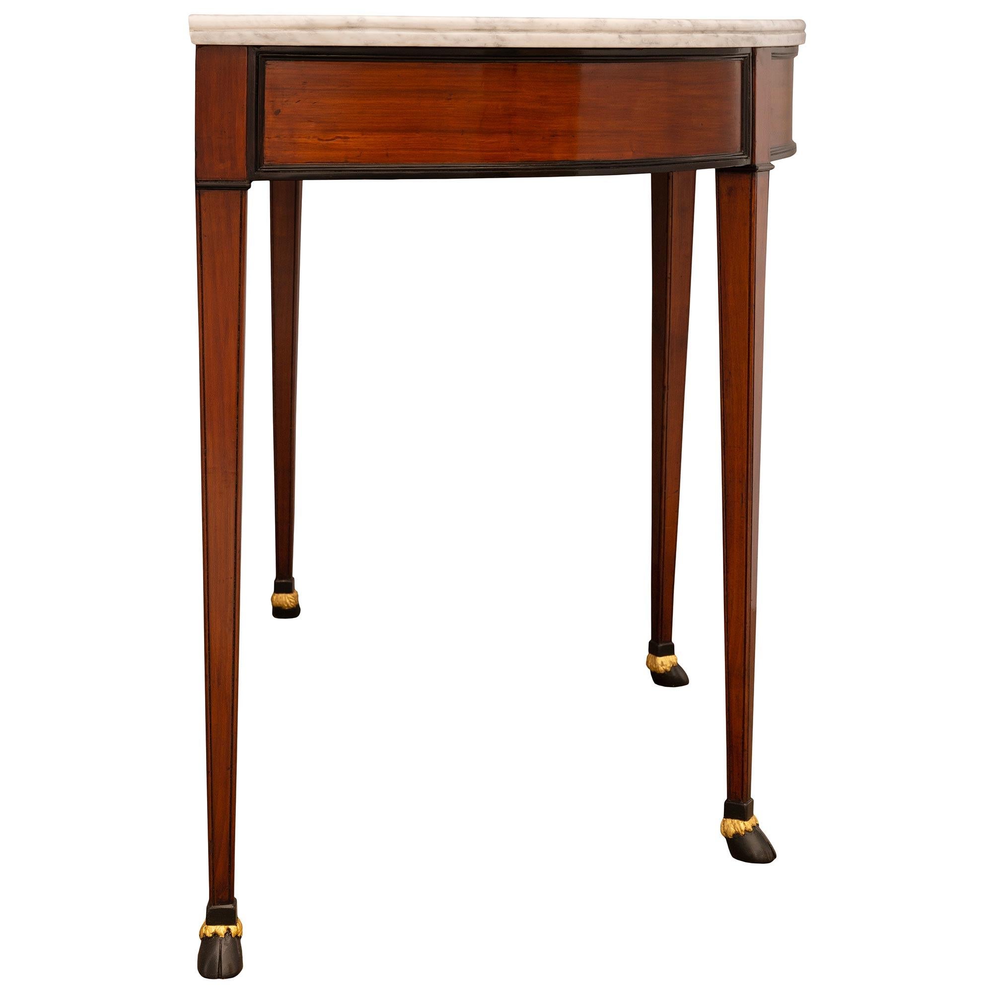 Paar italienische 19. Jahrhundert  Konsolen aus Nussbaum, Obstholz, Giltwood und Marmor (Italienisch) im Angebot