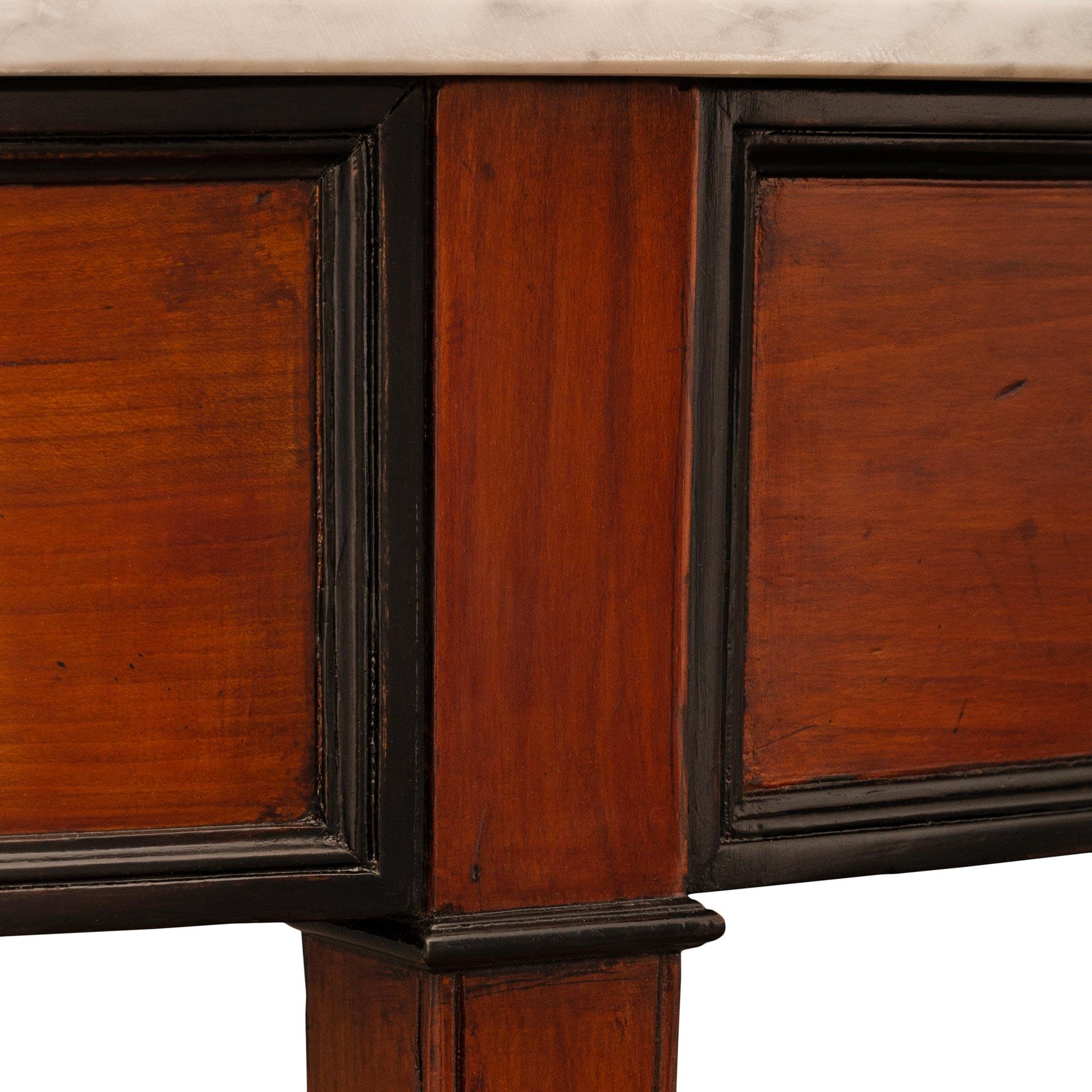 Paar italienische 19. Jahrhundert  Konsolen aus Nussbaum, Obstholz, Giltwood und Marmor im Zustand „Gut“ im Angebot in West Palm Beach, FL