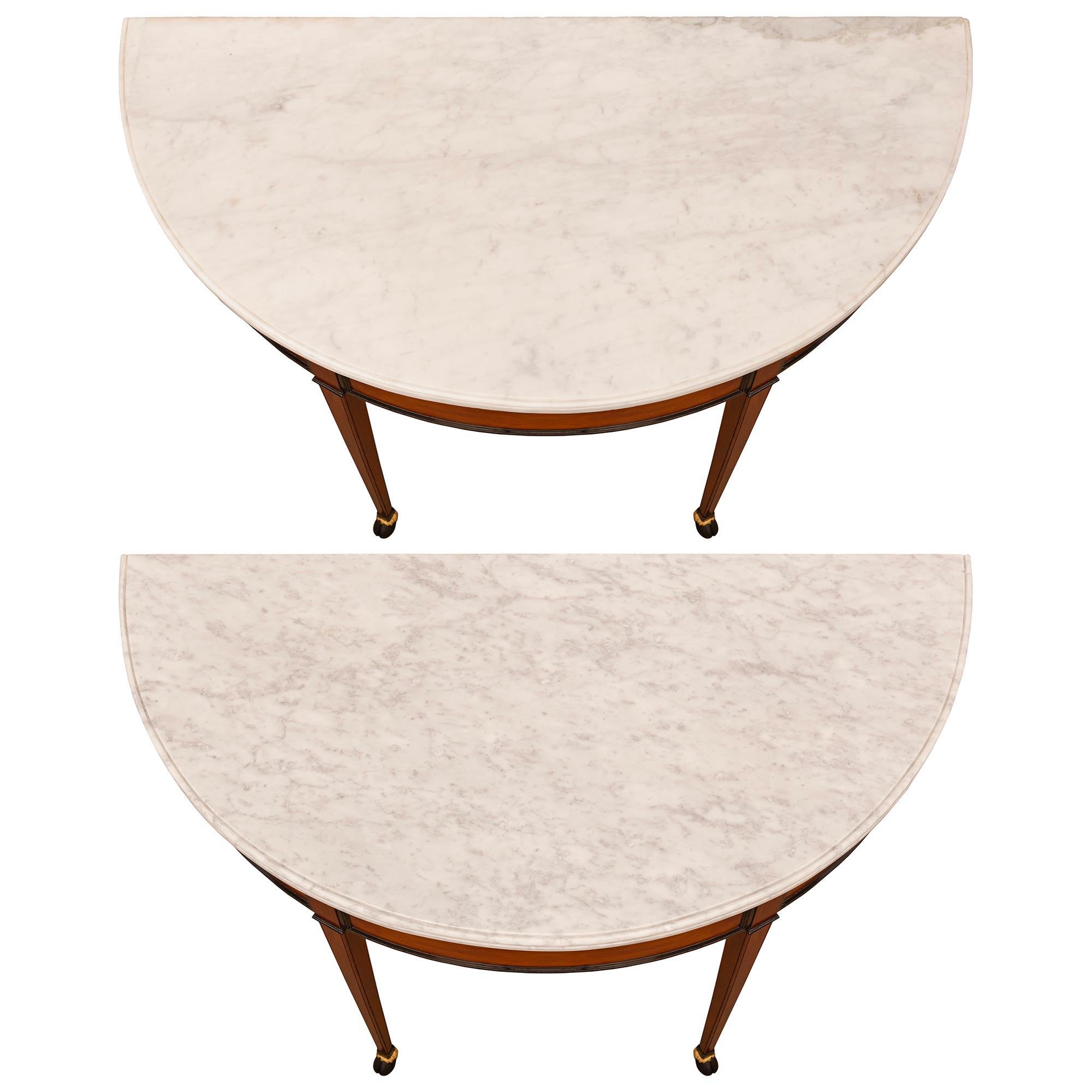Paar italienische 19. Jahrhundert  Konsolen aus Nussbaum, Obstholz, Giltwood und Marmor im Angebot 1