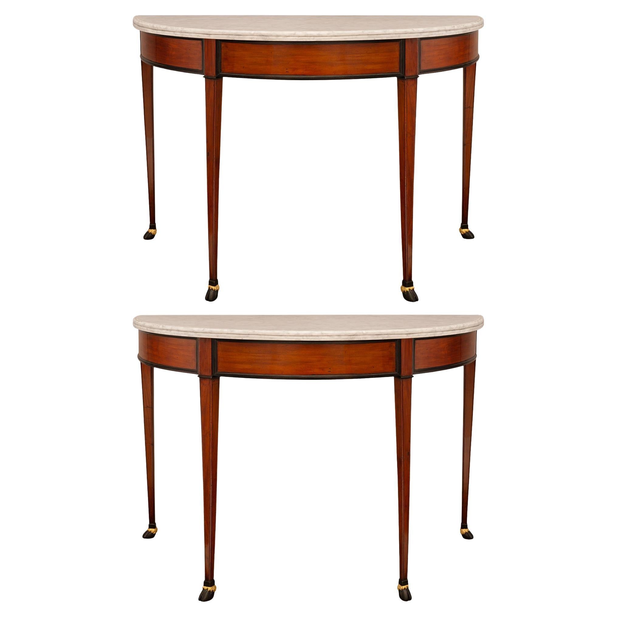 Paar italienische 19. Jahrhundert  Konsolen aus Nussbaum, Obstholz, Giltwood und Marmor im Angebot