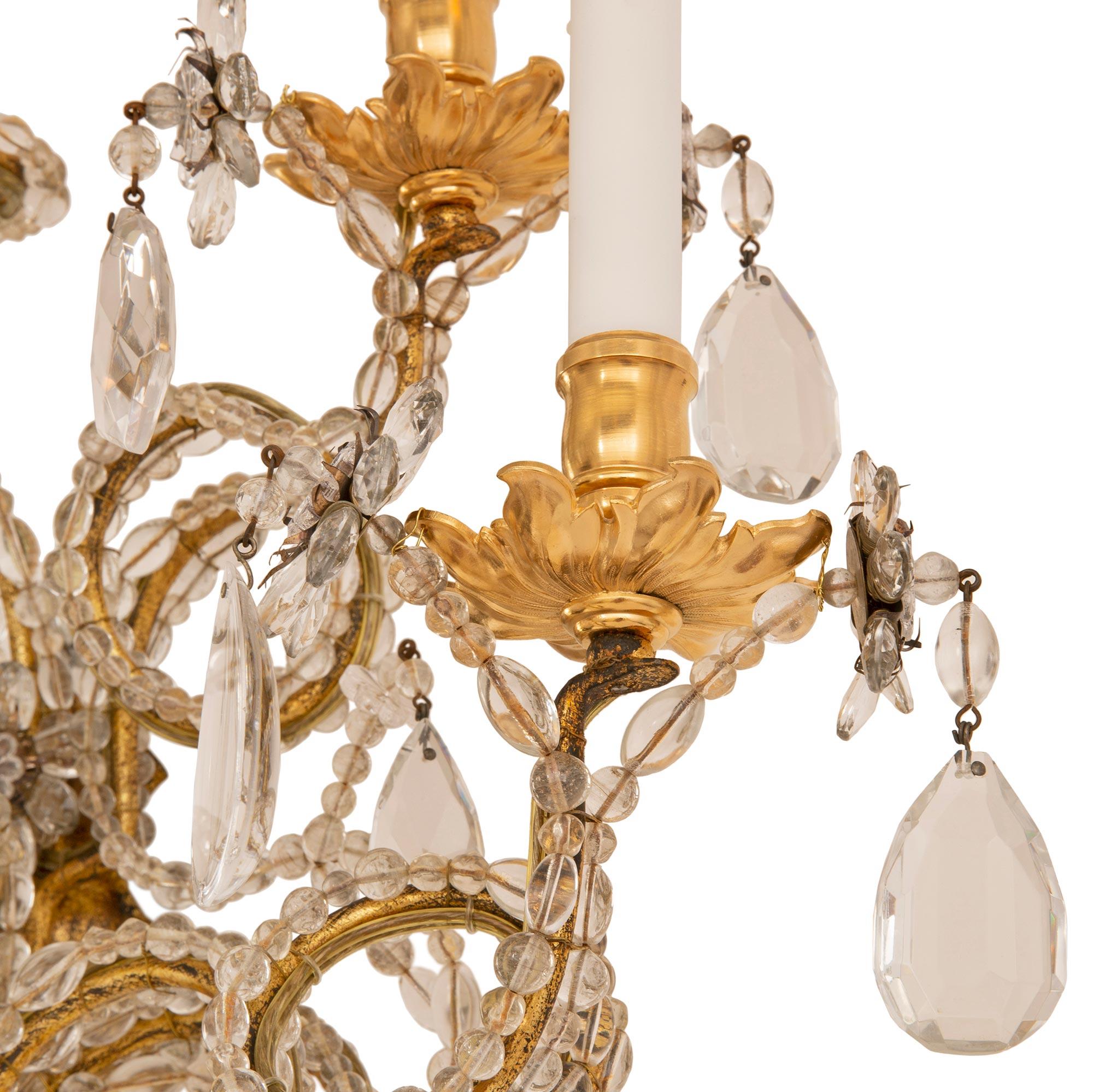 Paar italienische Wandleuchter aus vergoldetem Metall, Goldbronze, Glas und Kristall des 20. Jahrhunderts im Angebot 1