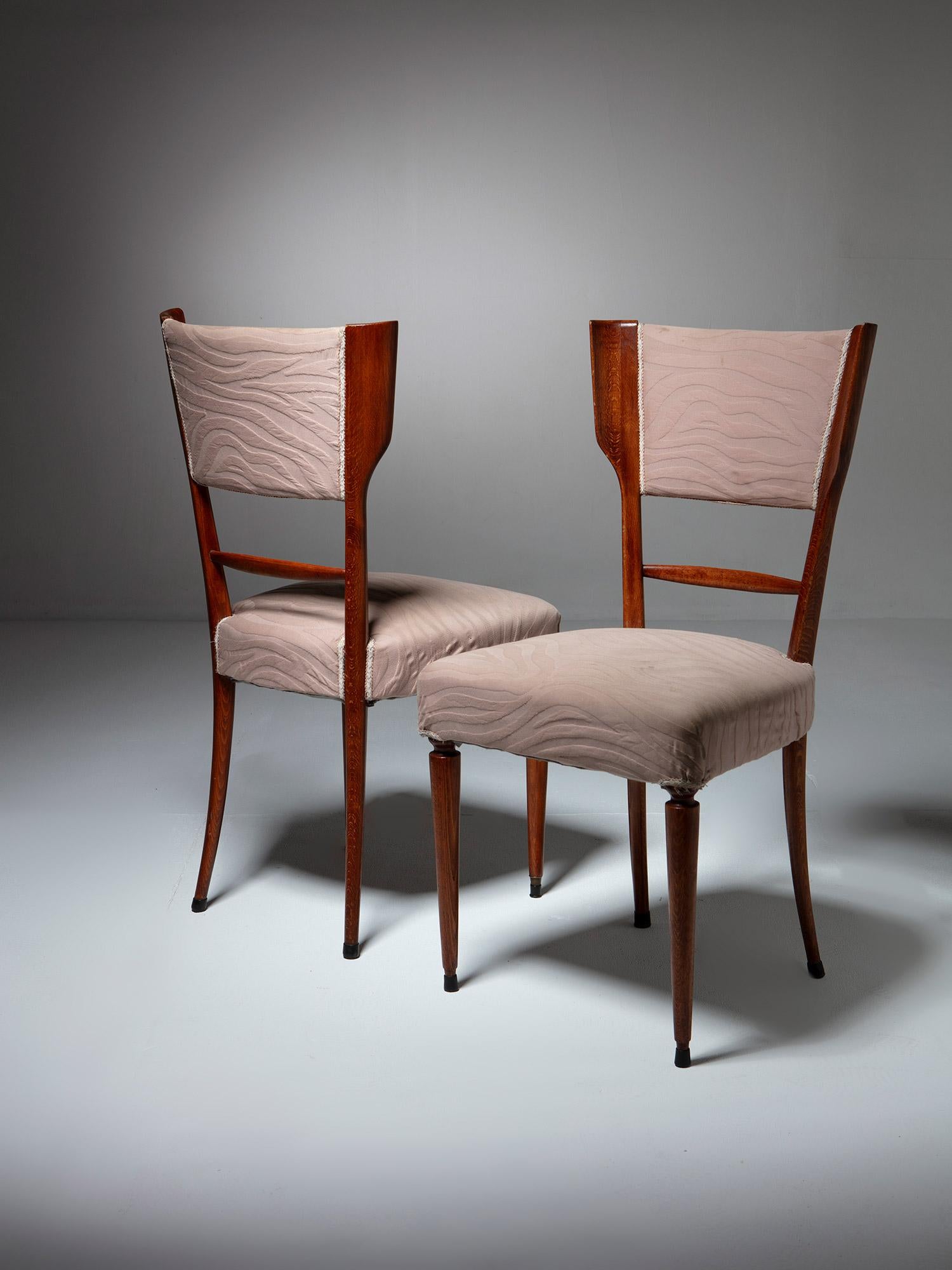 Pair of dining wood chairs attributed to Paolo Buffa.
Typical example of Italian 50s furniture design shapes and proportions.
