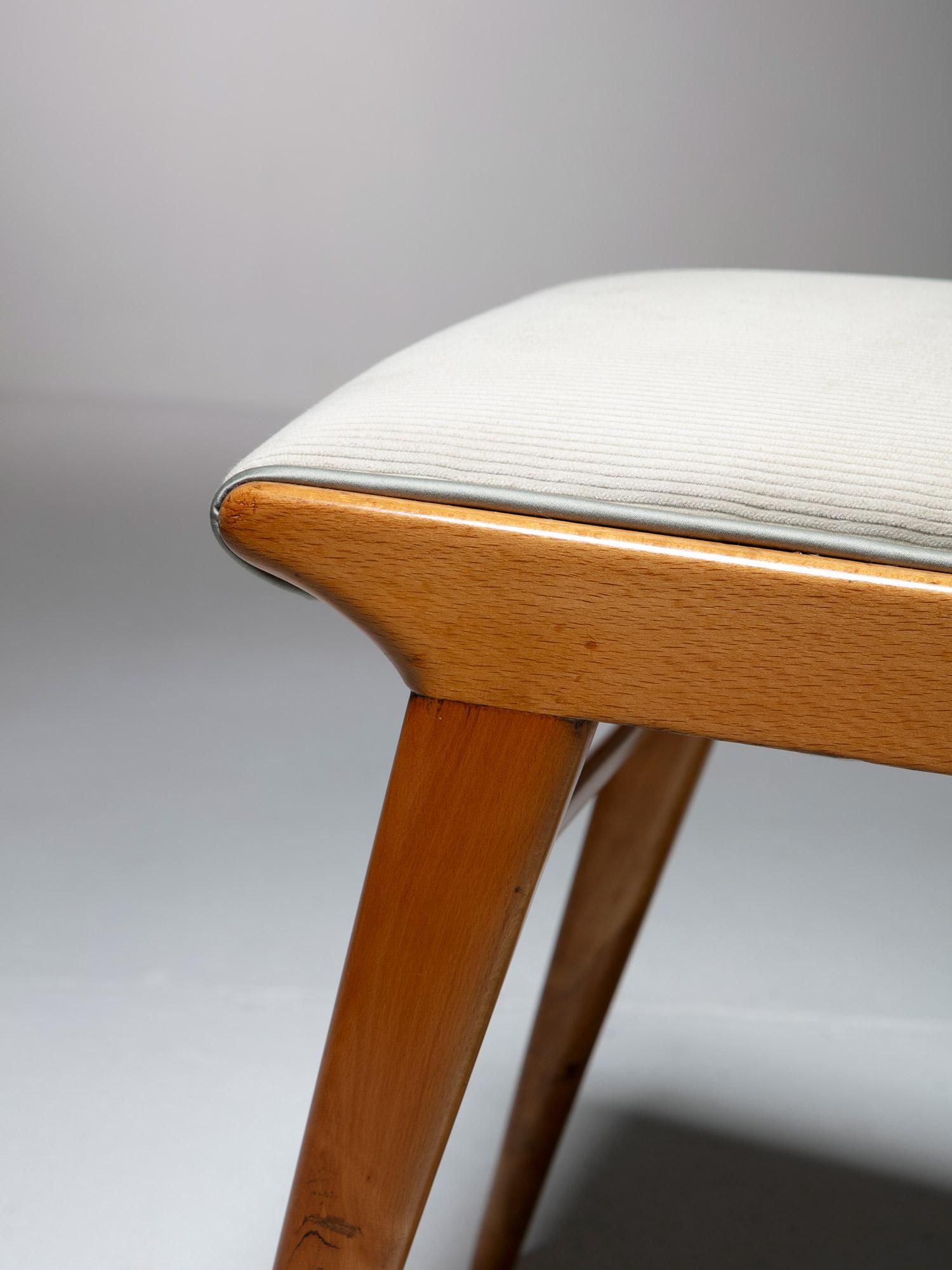 Legno Coppia di sedie da pranzo italiane degli anni '50 nello stile di Paolo Buffa in vendita