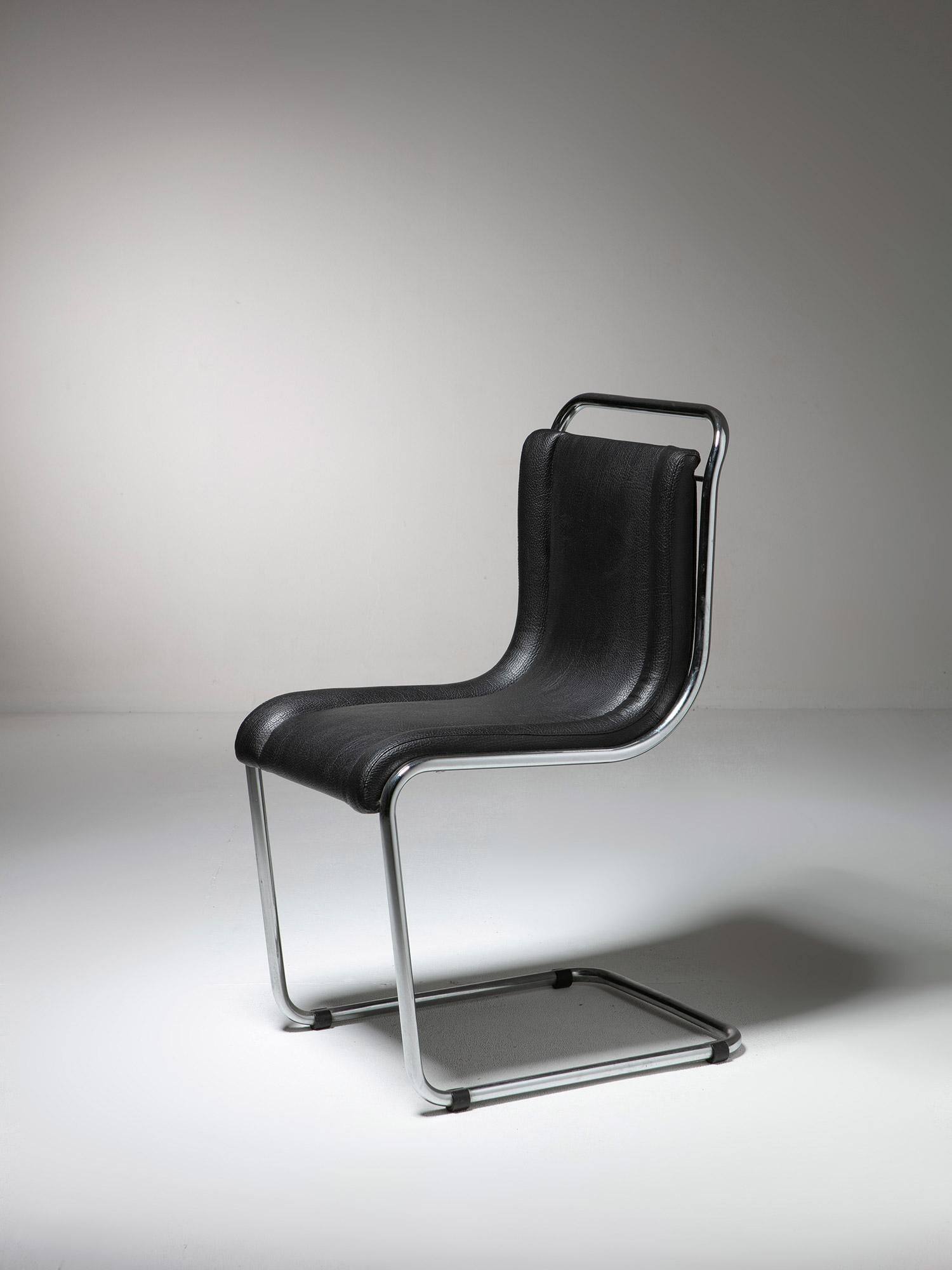 Paire de chaises italiennes chromées des années 70 dans le style d'Ico Parisi Bon état - En vente à Milan, IT