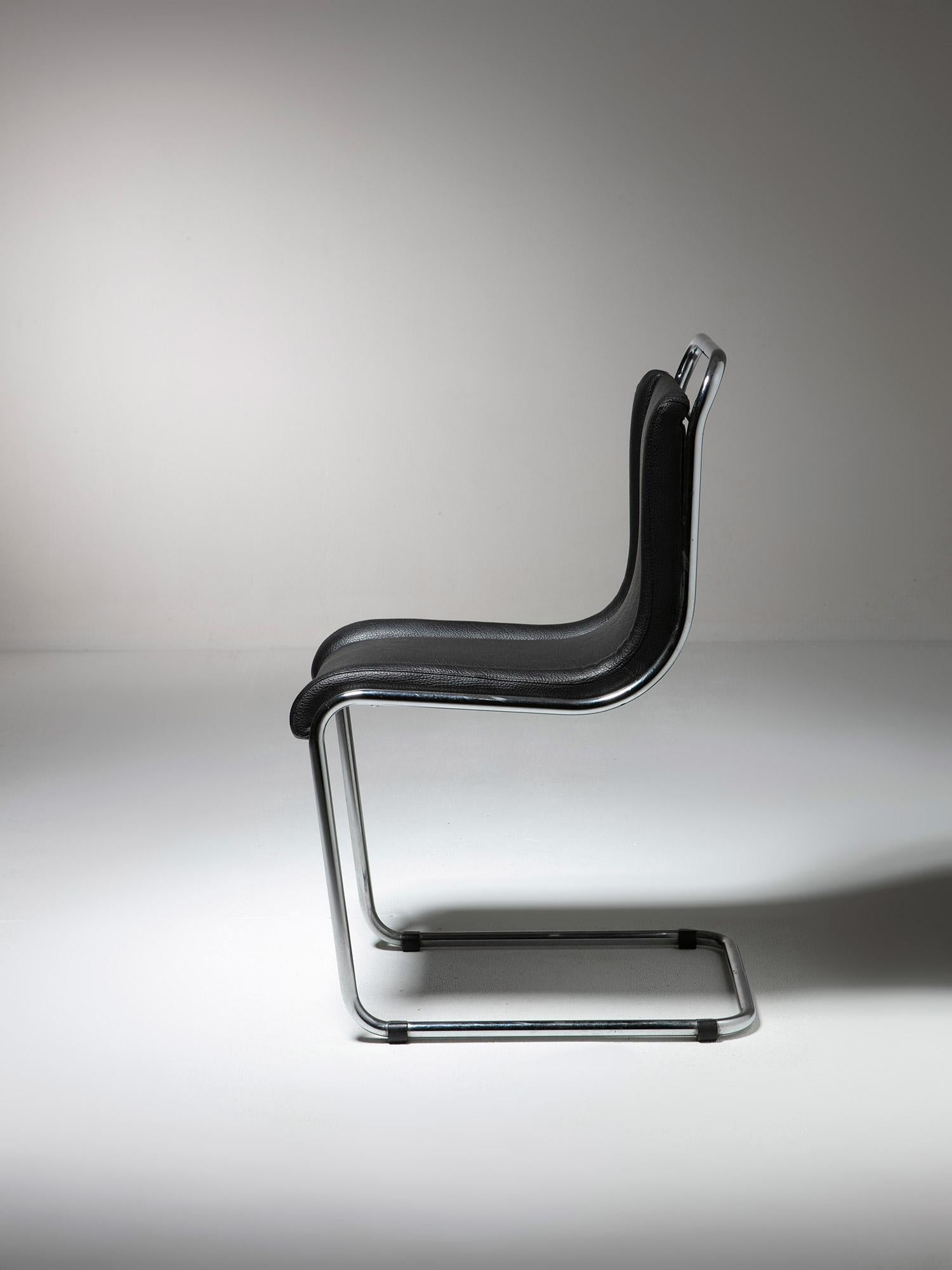 Fin du 20e siècle Paire de chaises italiennes chromées des années 70 dans le style d'Ico Parisi en vente