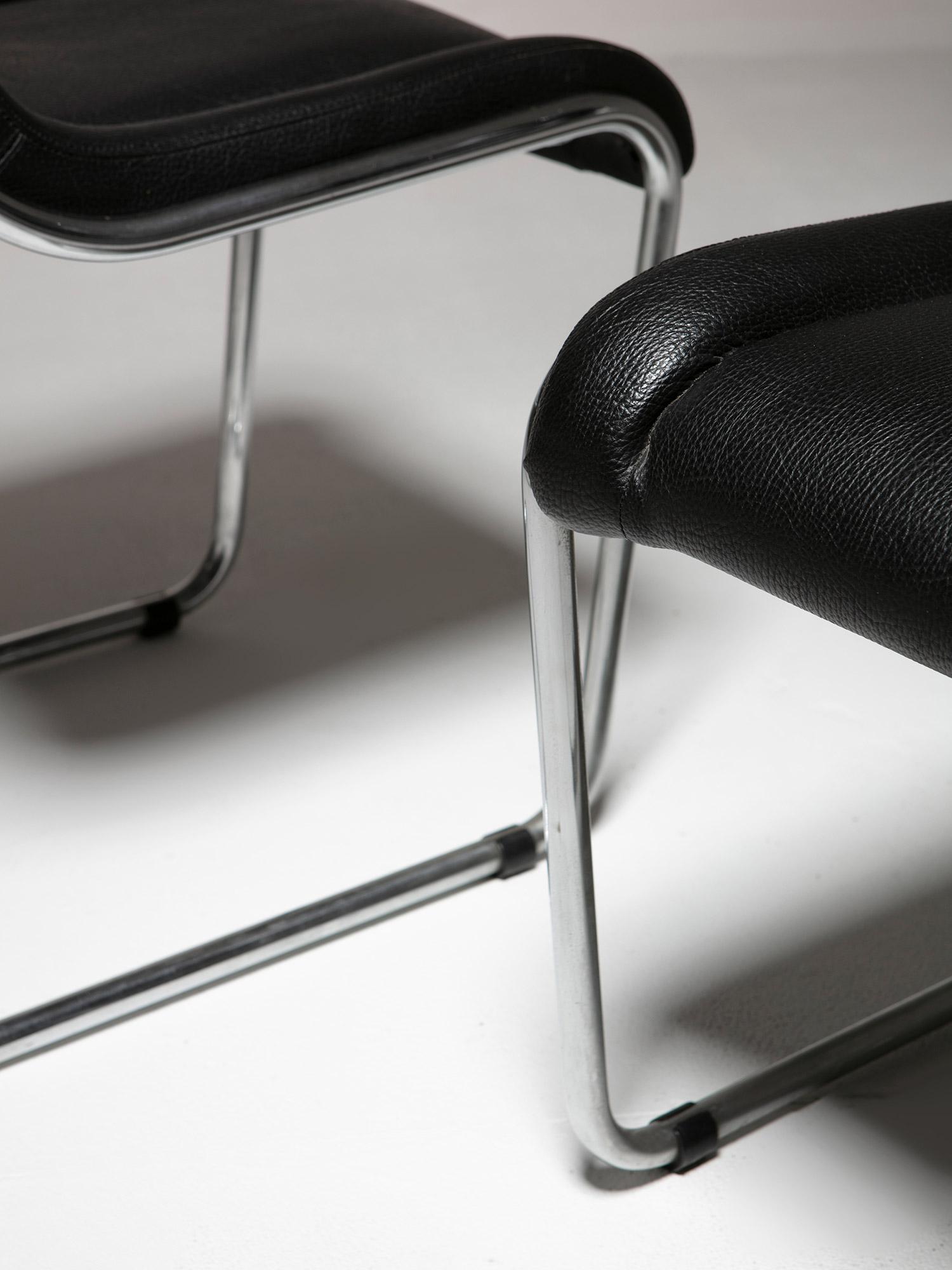 Paire de chaises italiennes chromées des années 70 dans le style d'Ico Parisi en vente 2